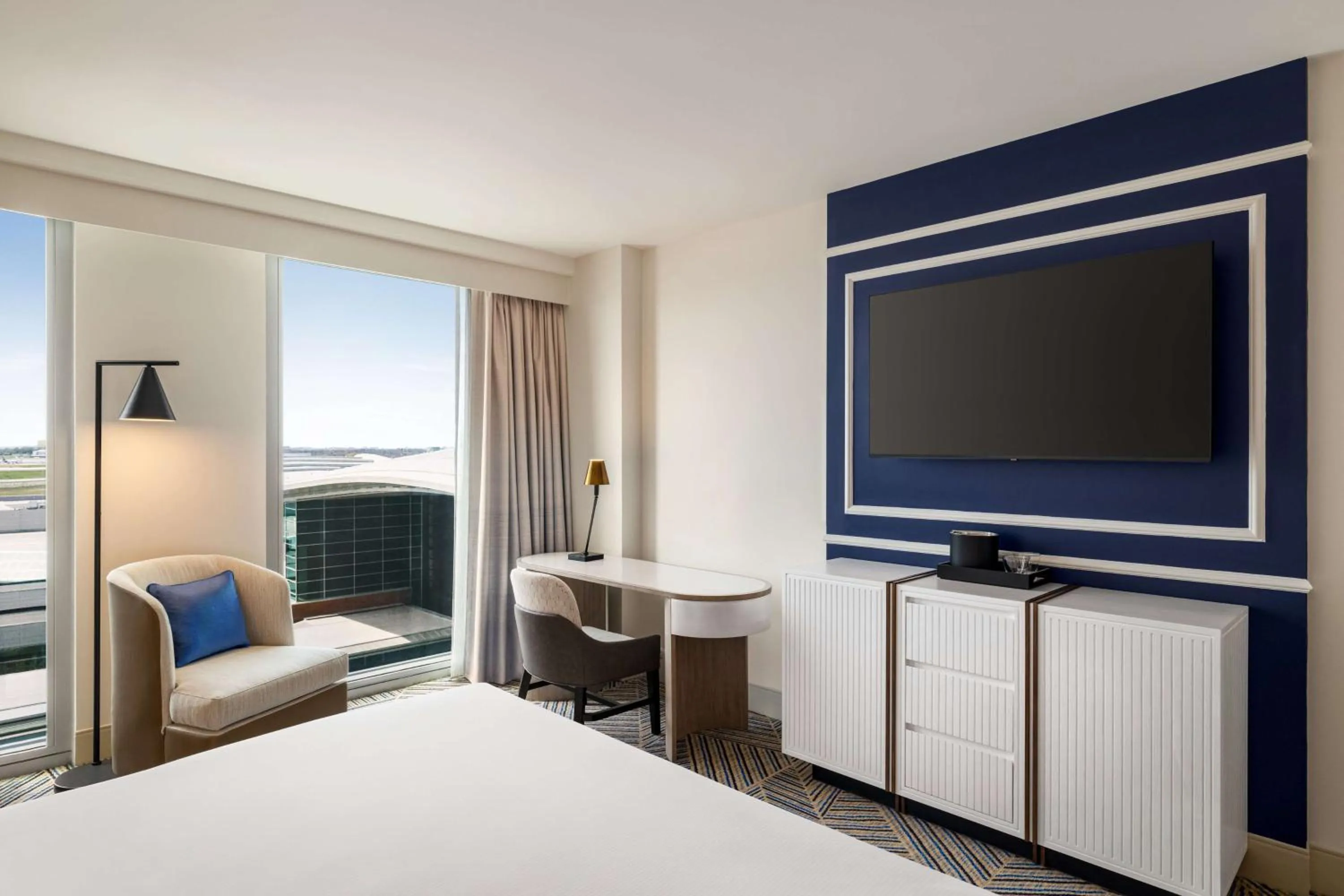 King Room in Hilton BNA Nashville Airport Terminal