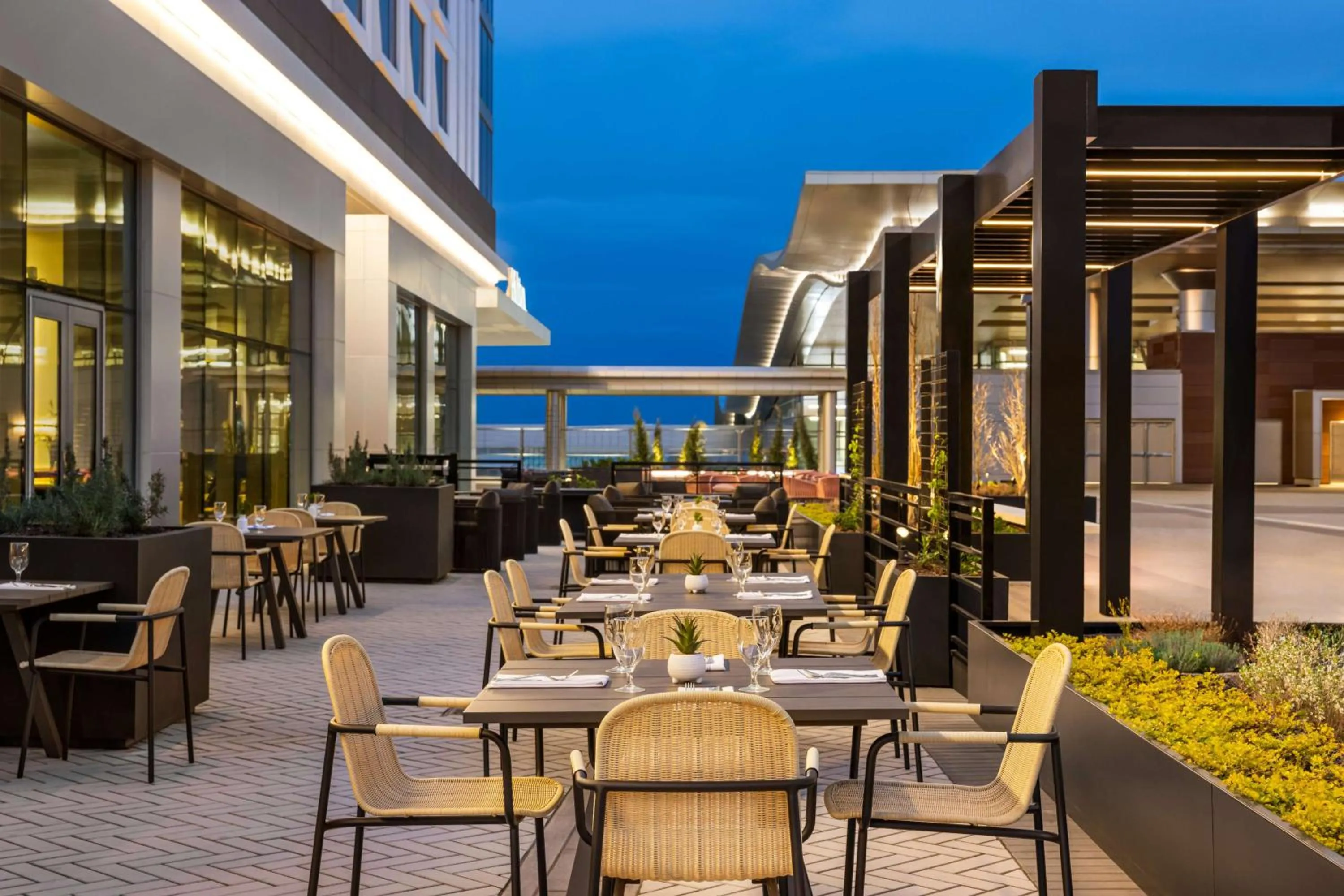 Restaurant/places to eat in Hilton BNA Nashville Airport Terminal