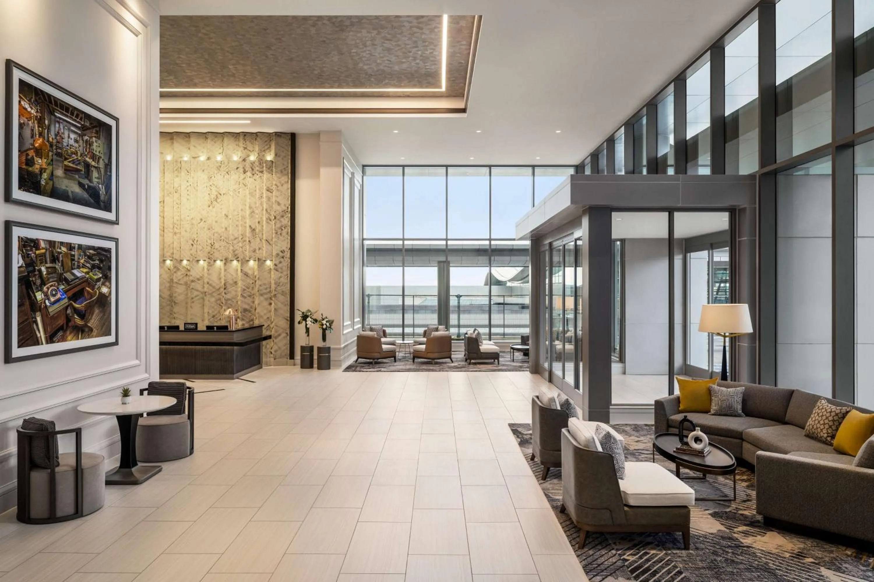 Lobby or reception in Hilton BNA Nashville Airport Terminal
