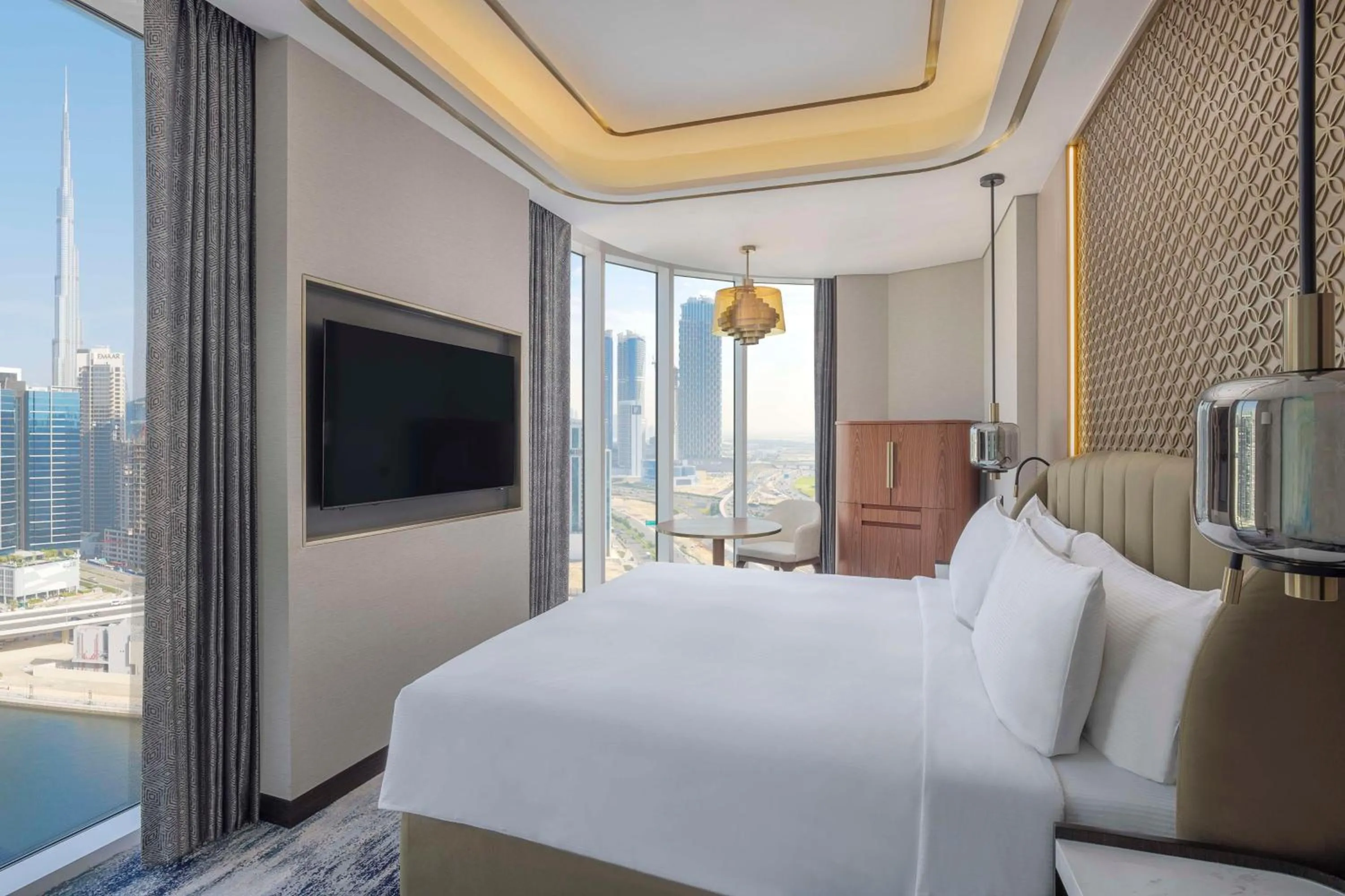 Bed in Embassy Suites By Hilton Dubai Business Bay