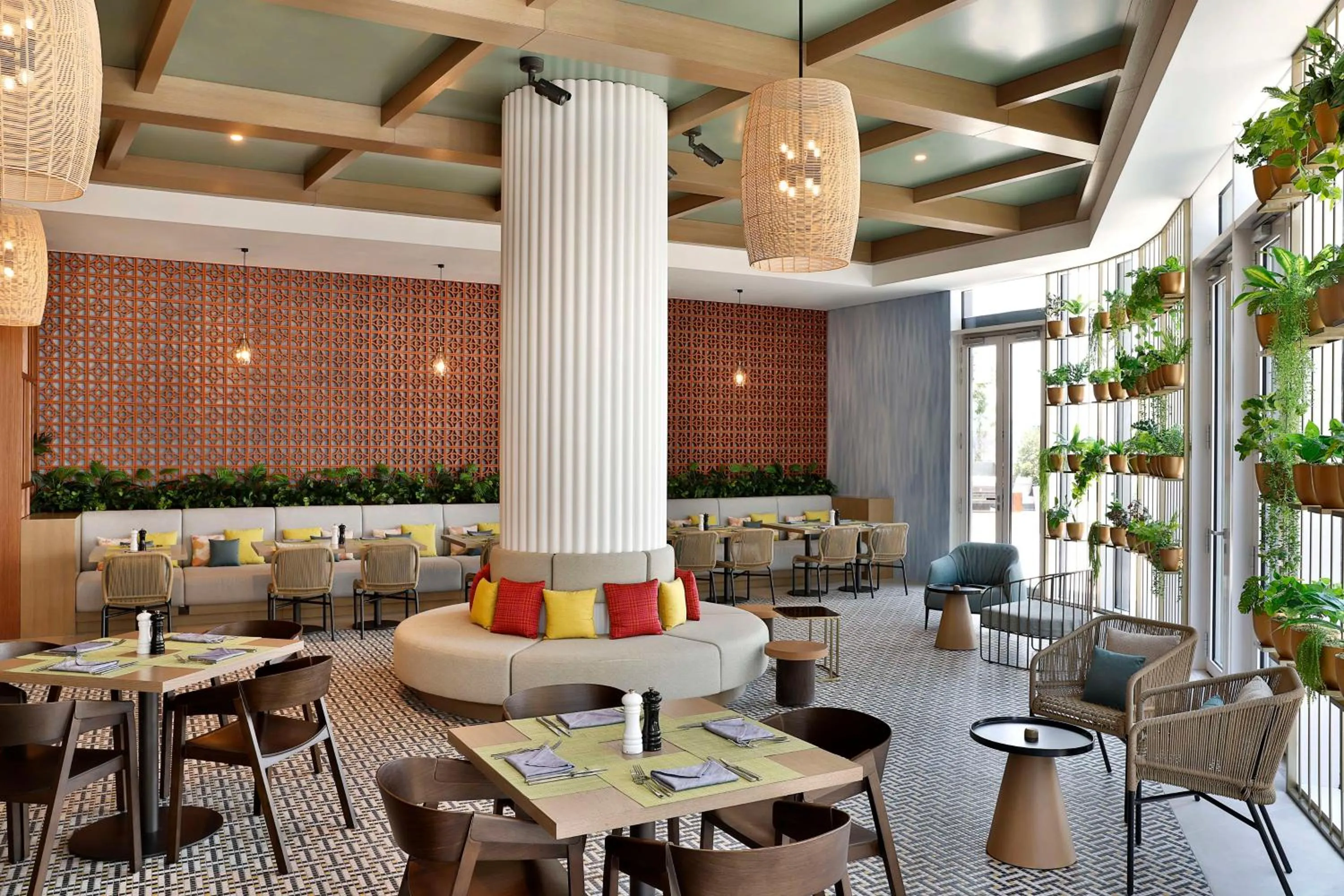Restaurant/places to eat in Embassy Suites By Hilton Dubai Business Bay