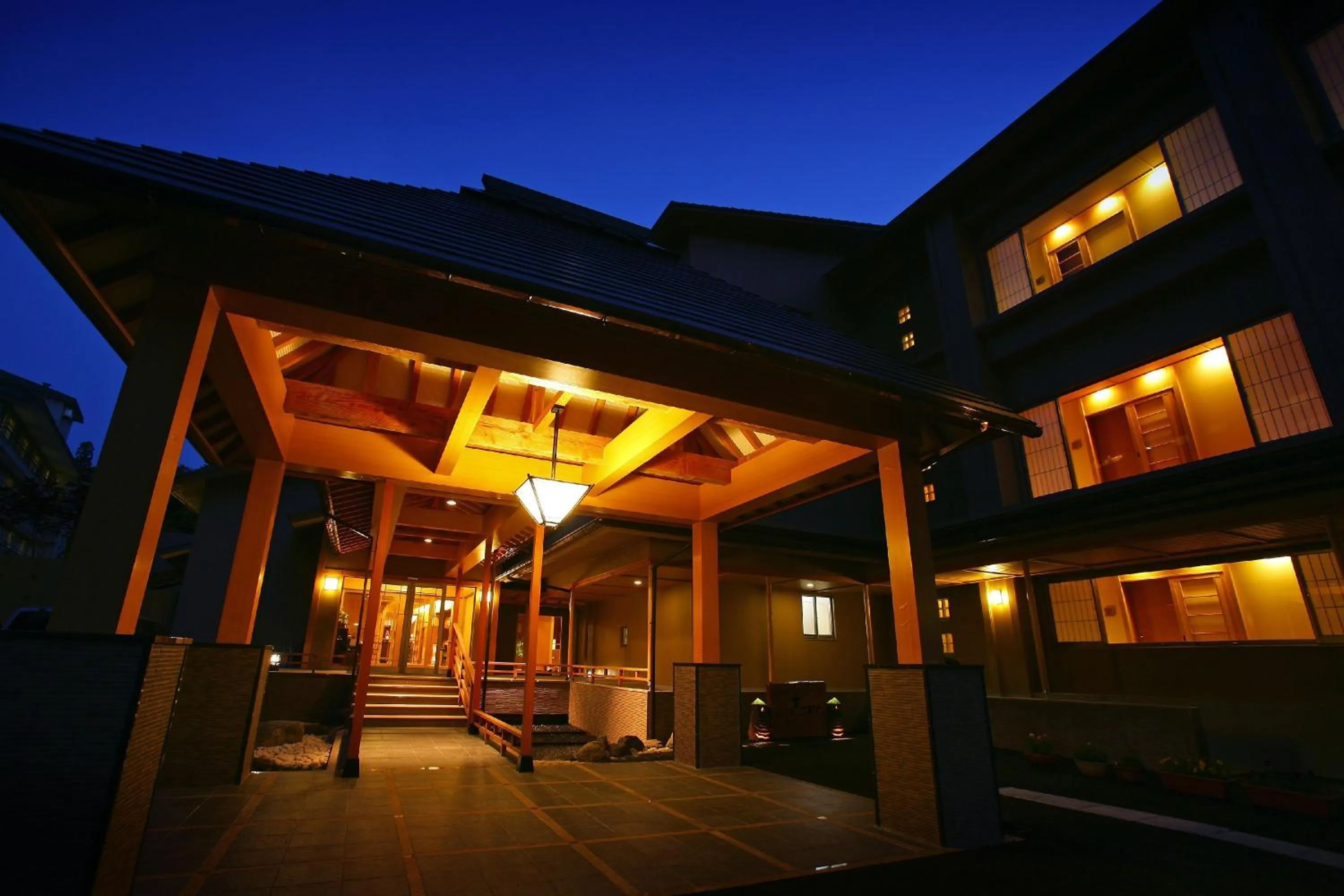 Facade/entrance, Property Building in Ryokan Yusen Shidate