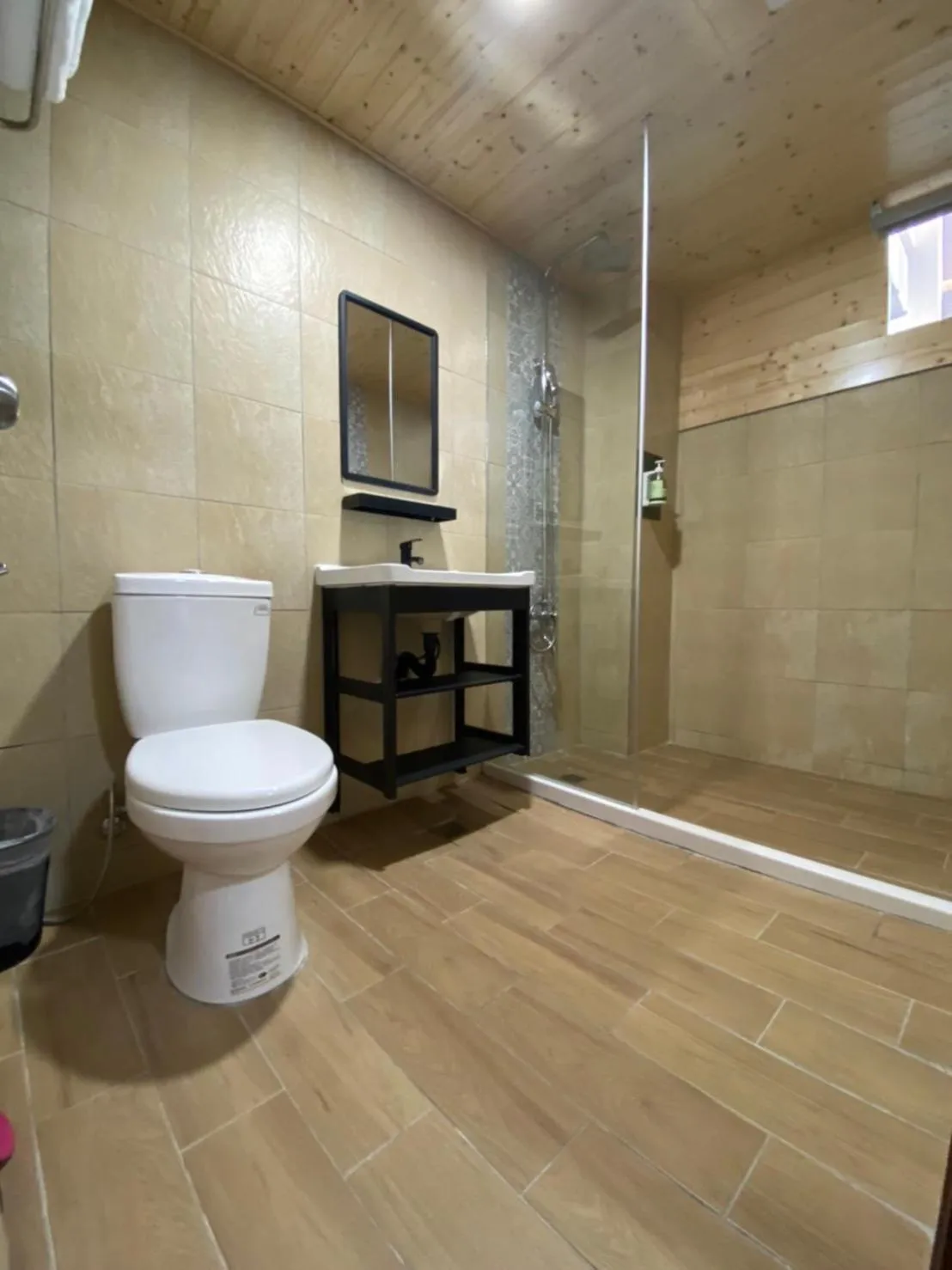 Shower in @ Tainan Inn