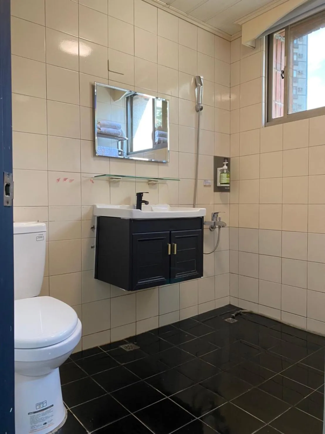 Shower in @ Tainan Inn