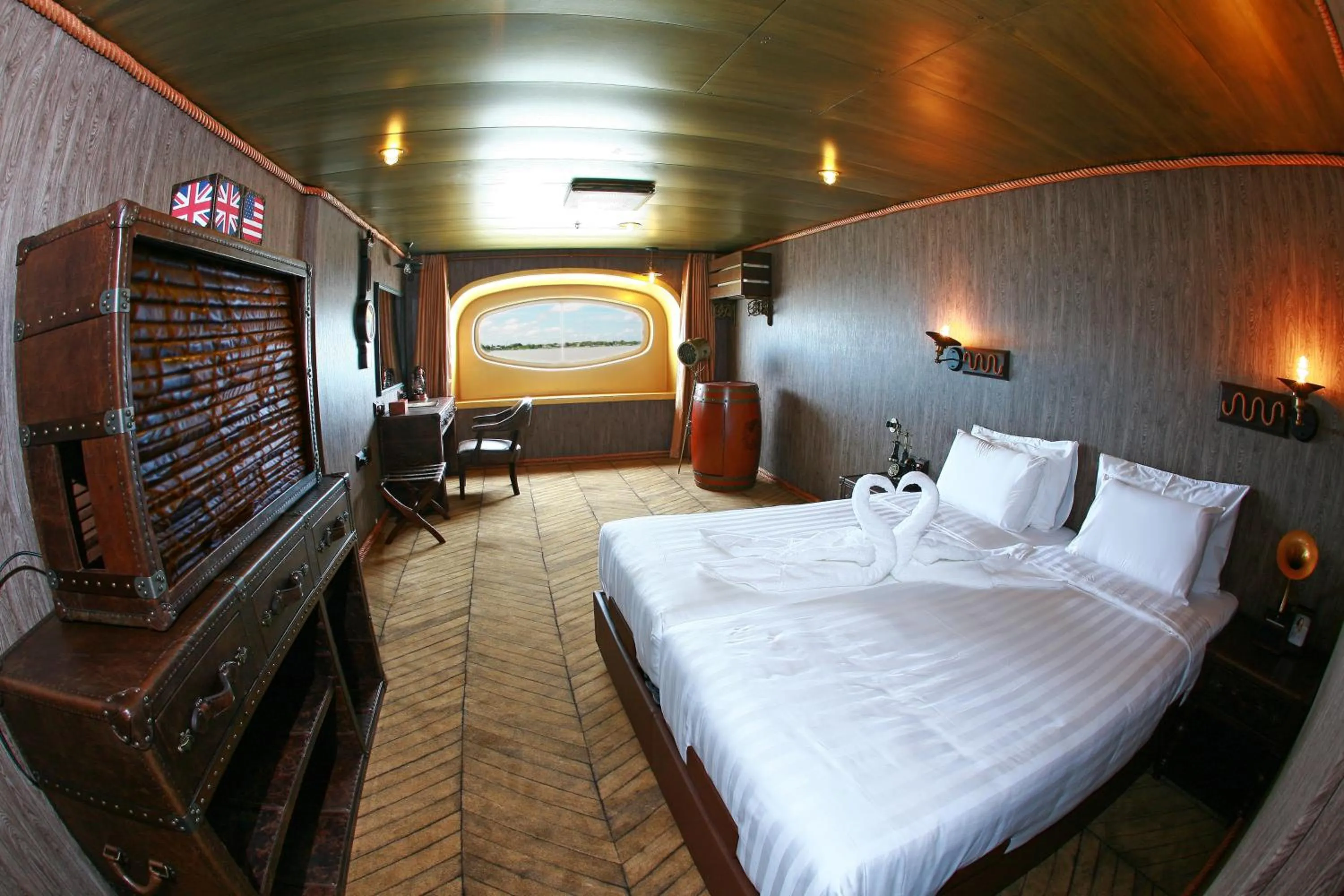 Bed in Vintage Luxury Yacht Hotel