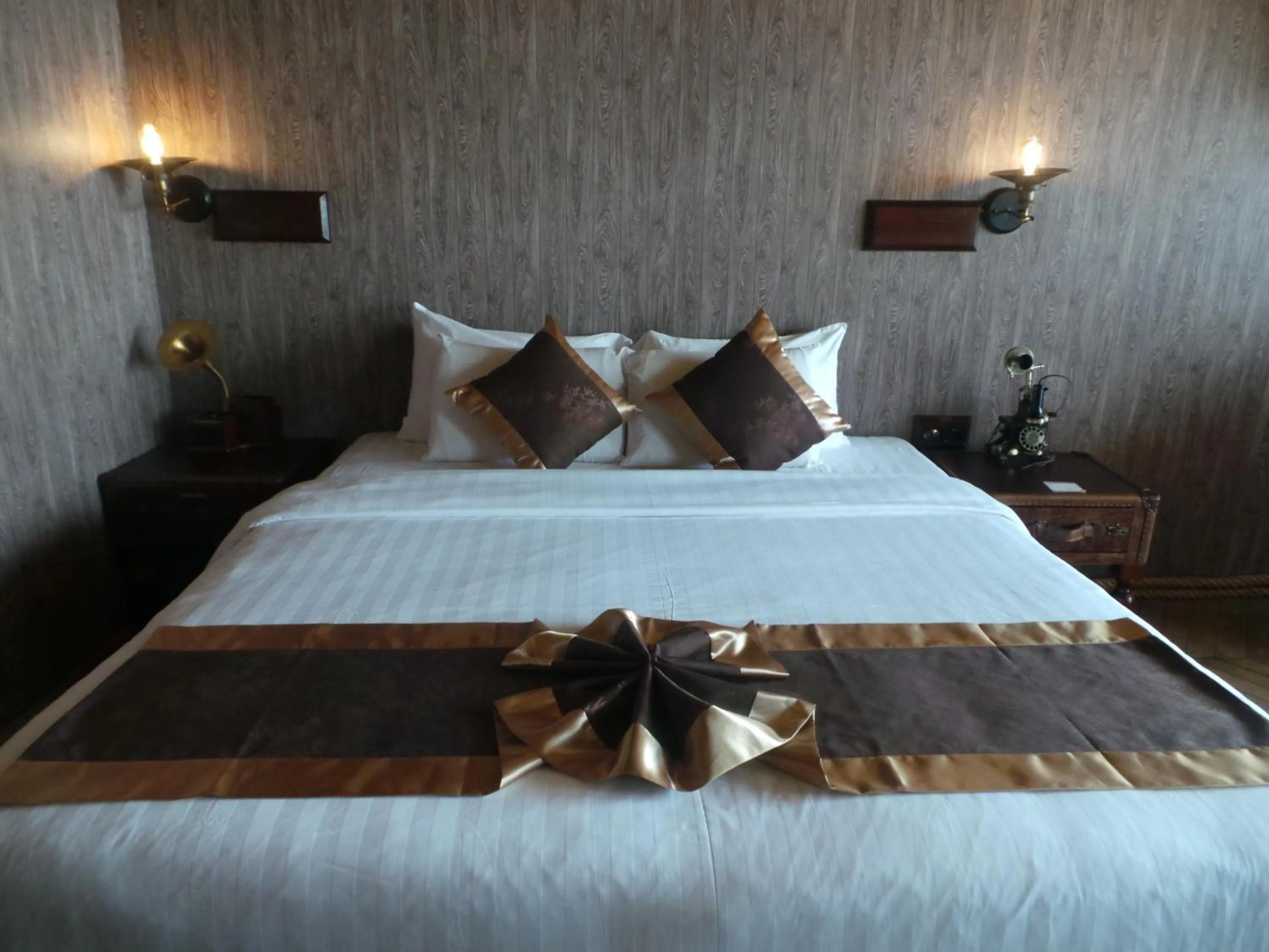 Bed in Vintage Luxury Yacht Hotel