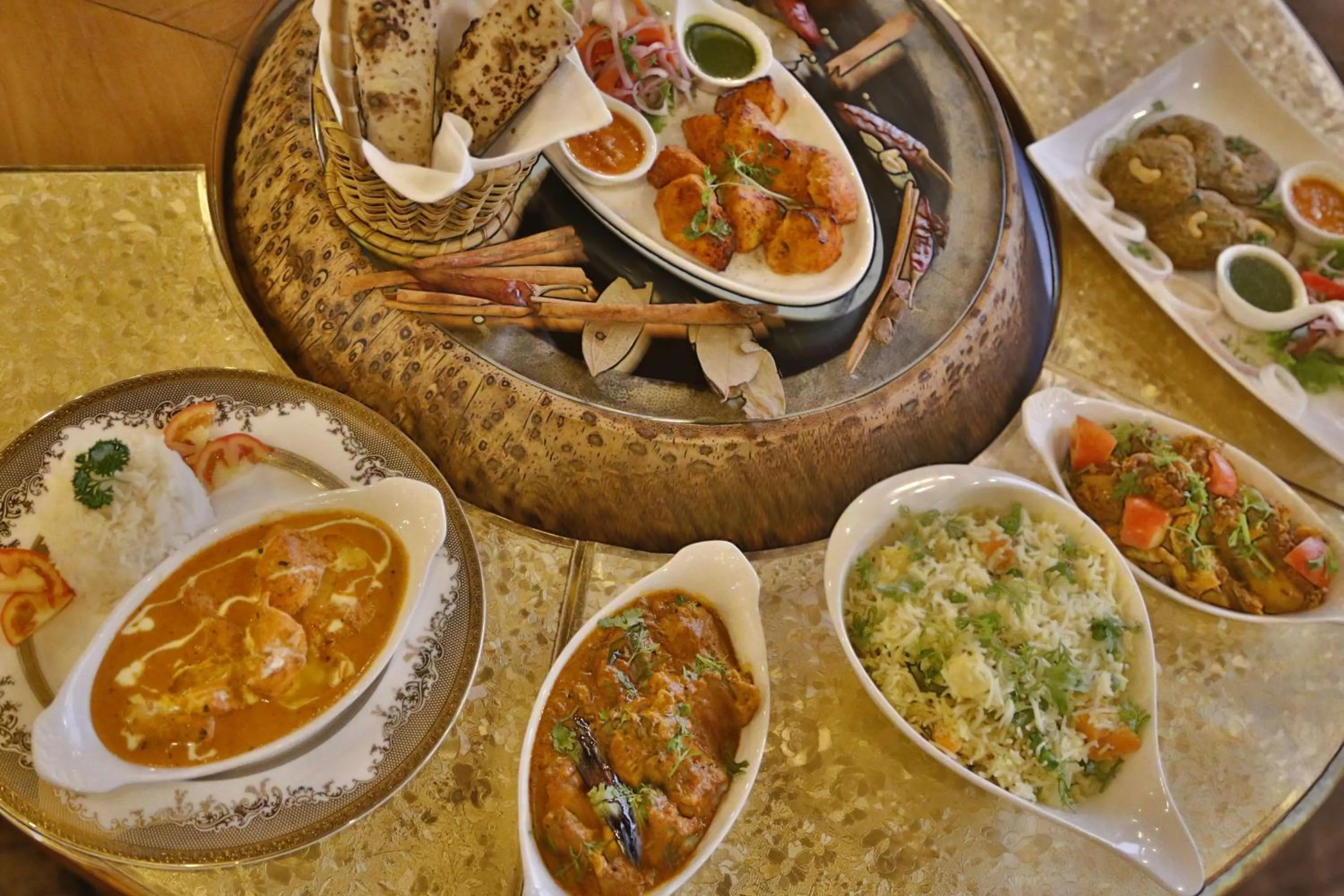 Meals in Vintage Luxury Yacht Hotel