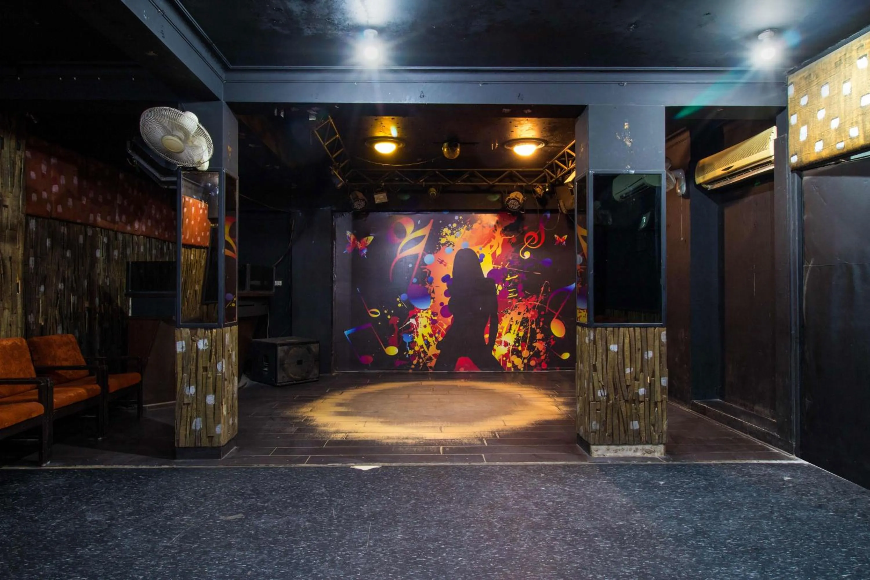 Nightclub / DJ in Hotel Rockland & Restaurant