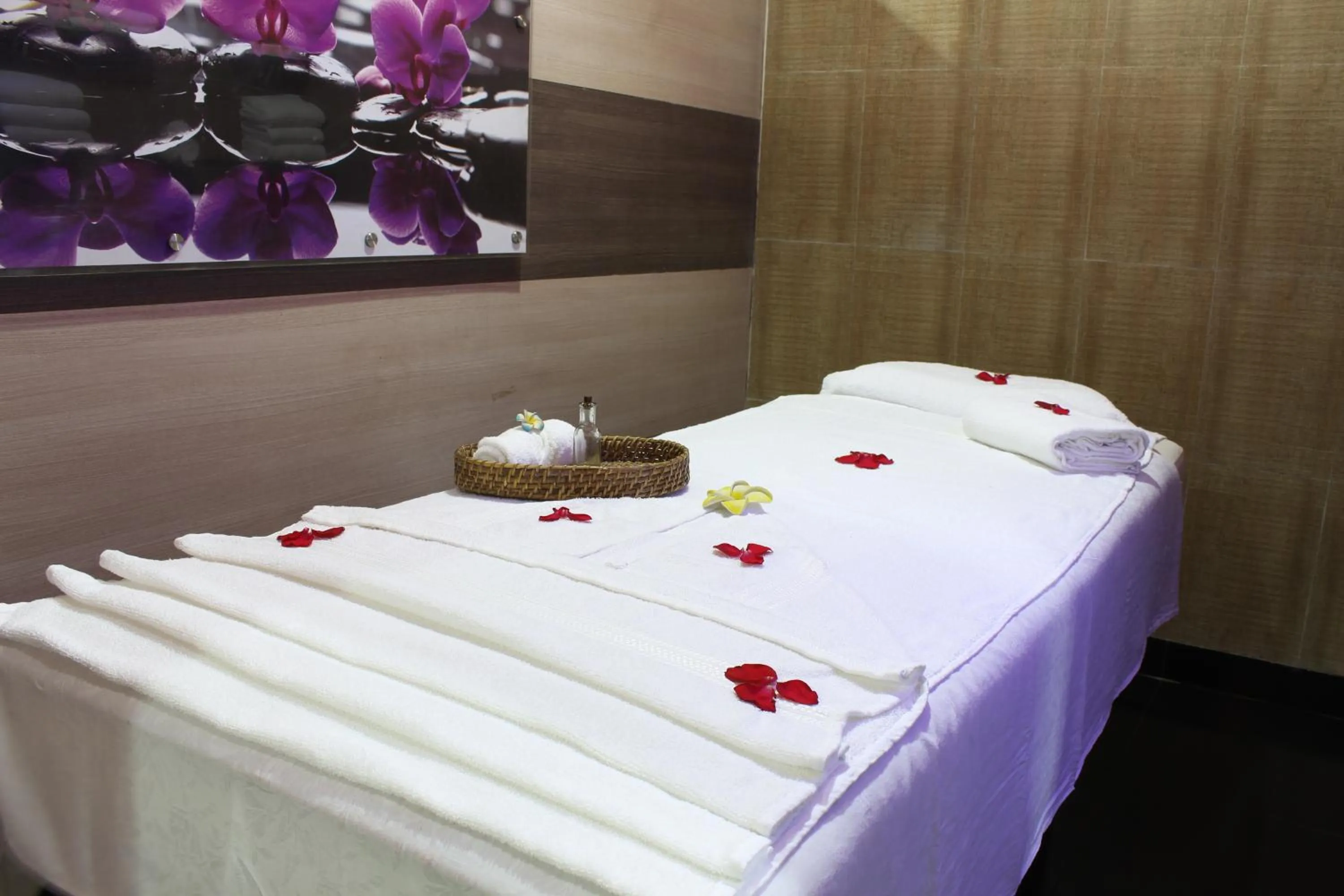 Other, Bed in Hotel Gateway Grandeur