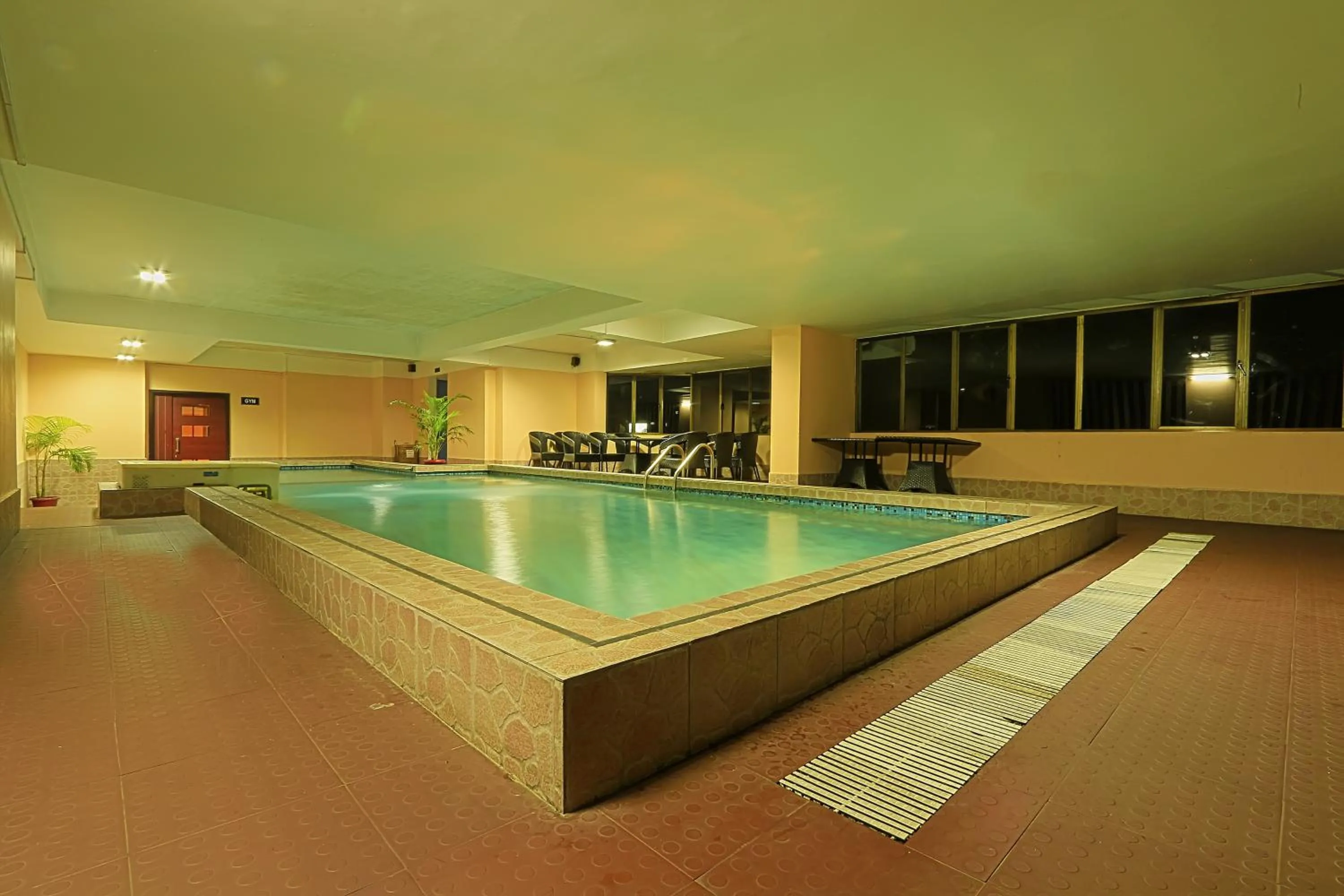 Swimming pool in Hotel Gateway Grandeur