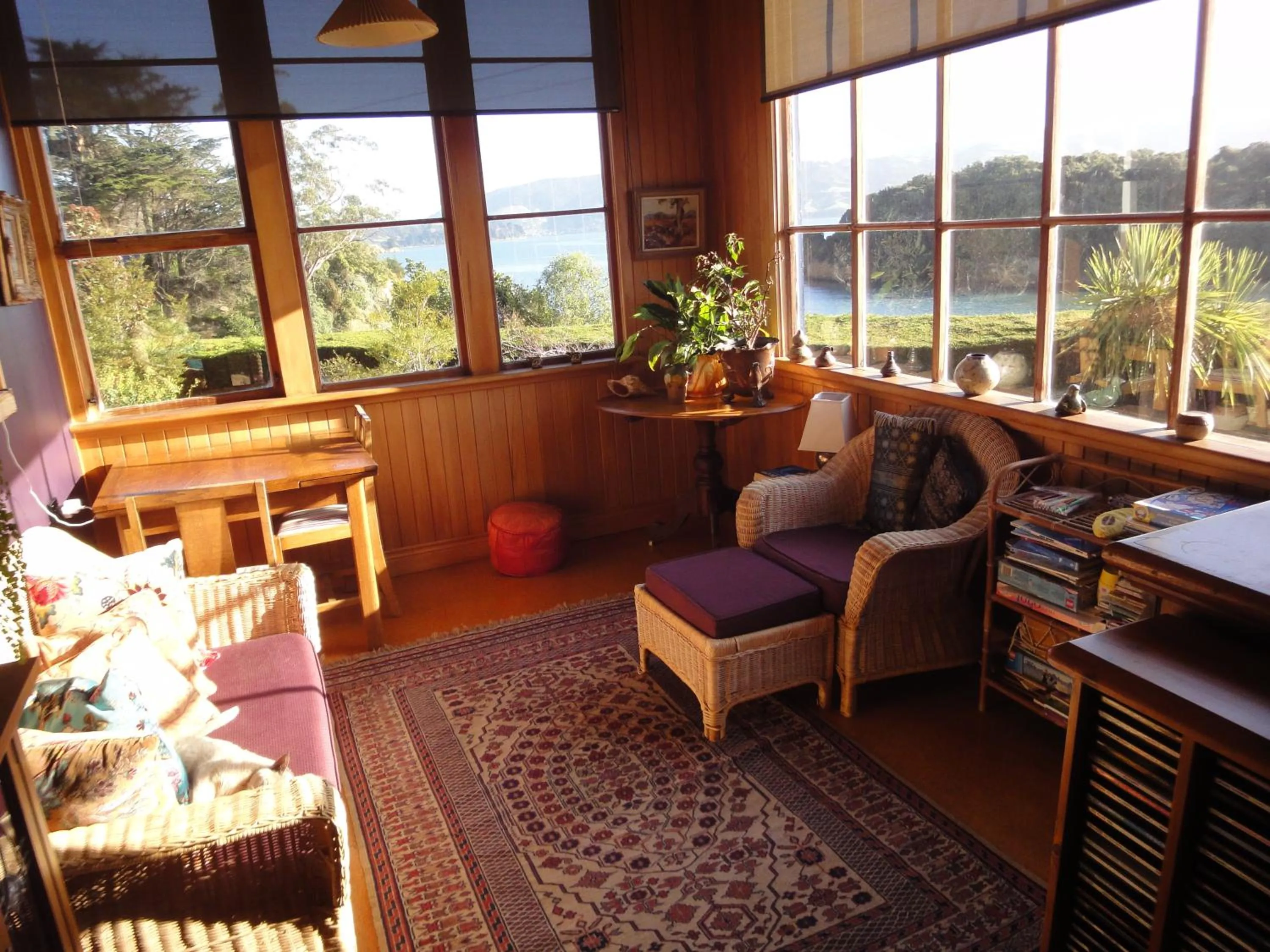 Photo of the whole room in Captain Eady's Lookout