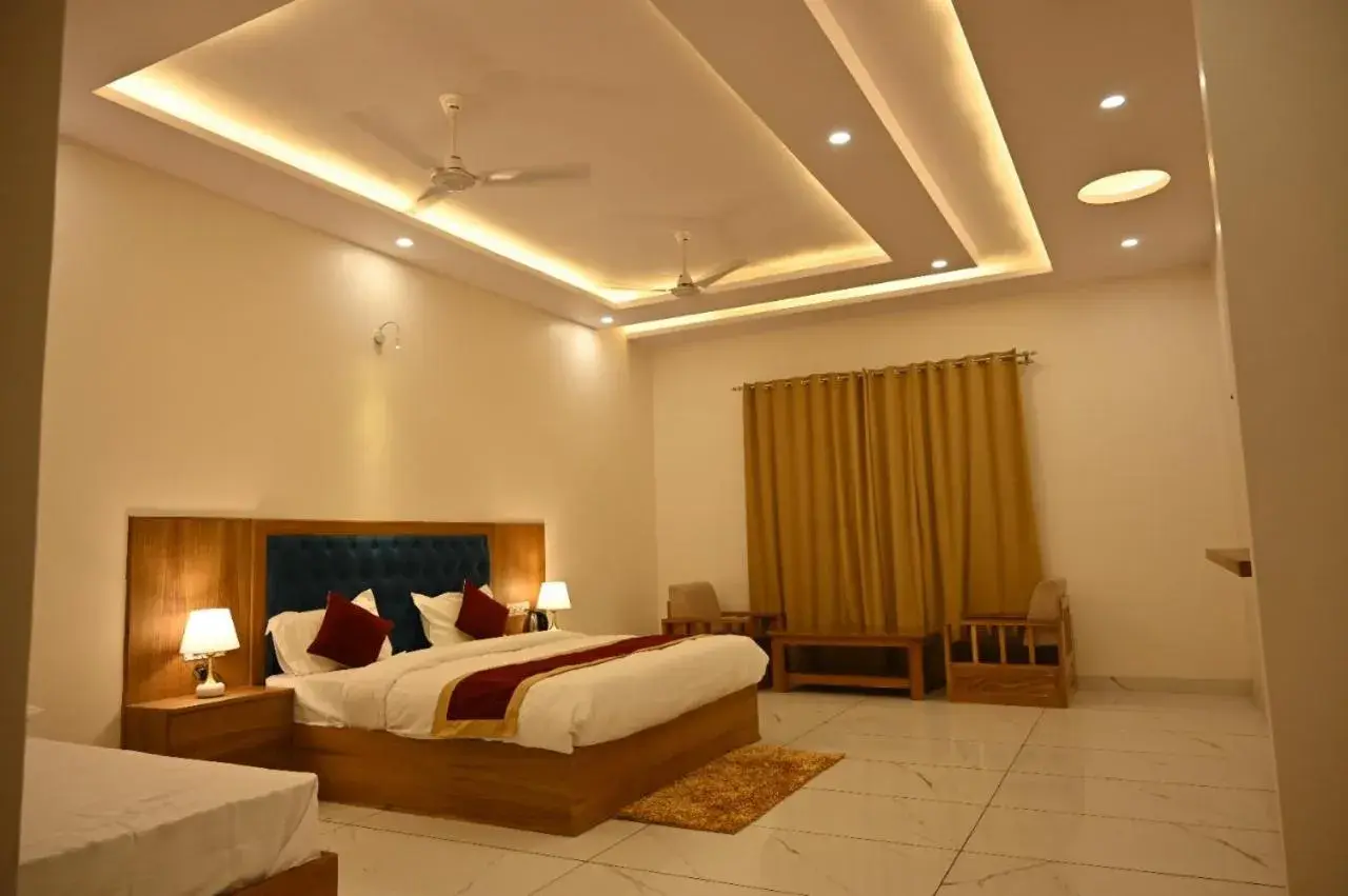King Room - single occupancy in Shiva Palace by Golden Leaf Hotels King Room - single occupancy in Shiva Palace by Golden Leaf Hotels