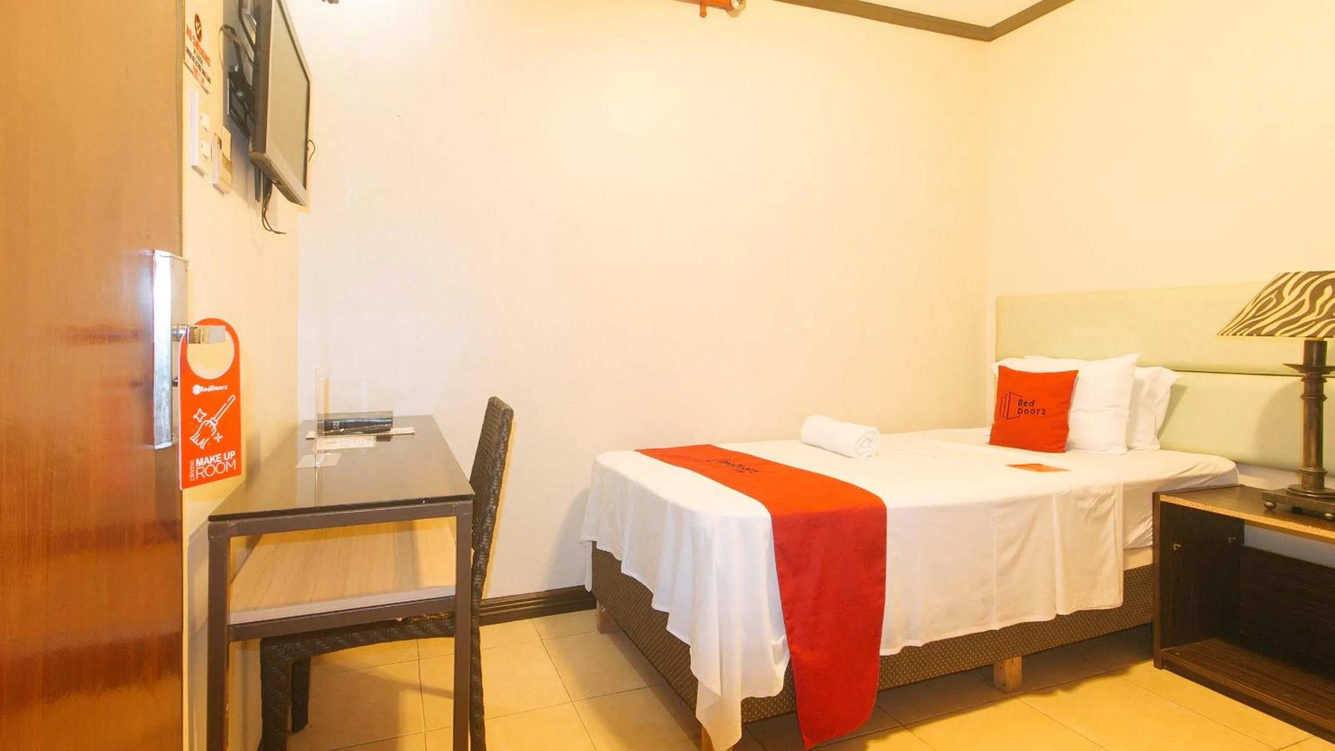 Photo of the whole room, Bed in RedDoorz Plus New Era Budget Hotel Mabolo former RedDoorz near Landers Superstore Cebu City