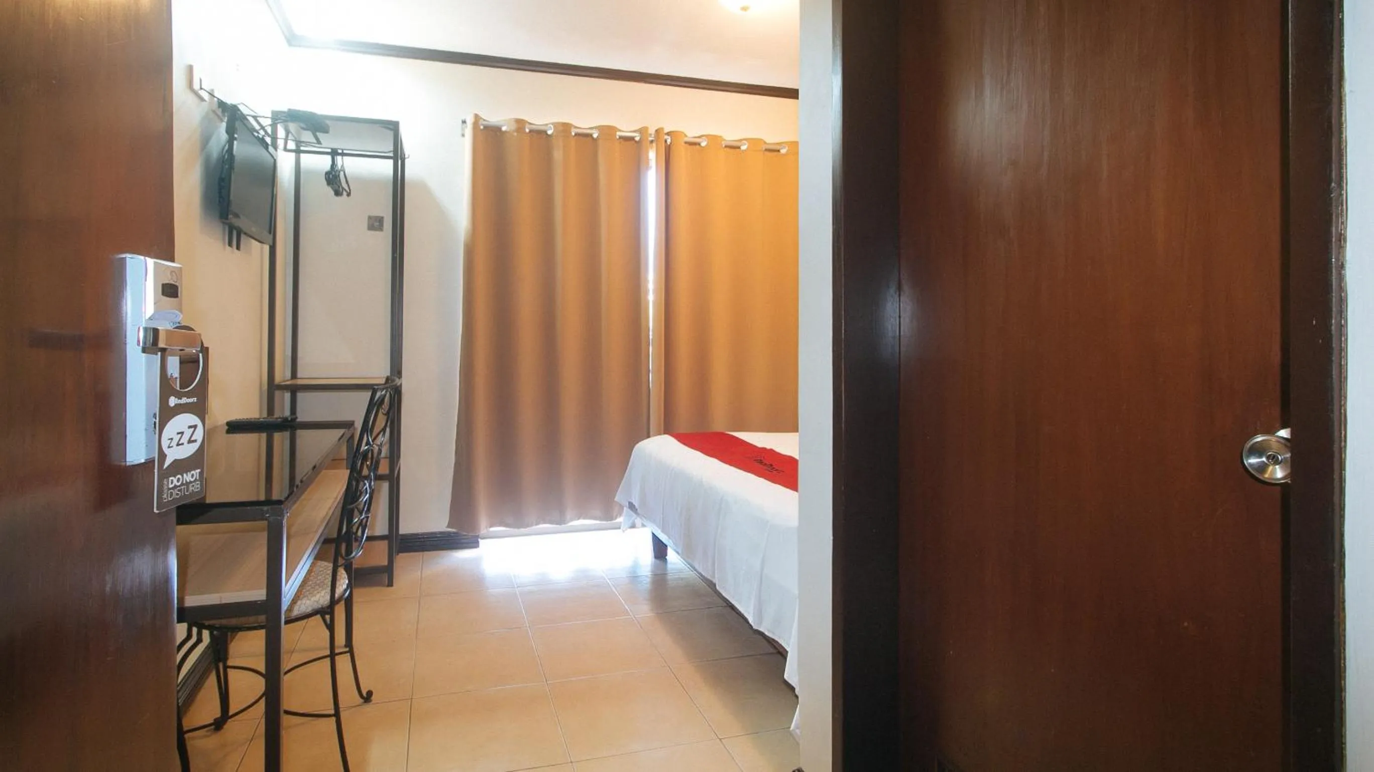 Photo of the whole room, Bed in RedDoorz Plus New Era Budget Hotel Mabolo former RedDoorz near Landers Superstore Cebu City
