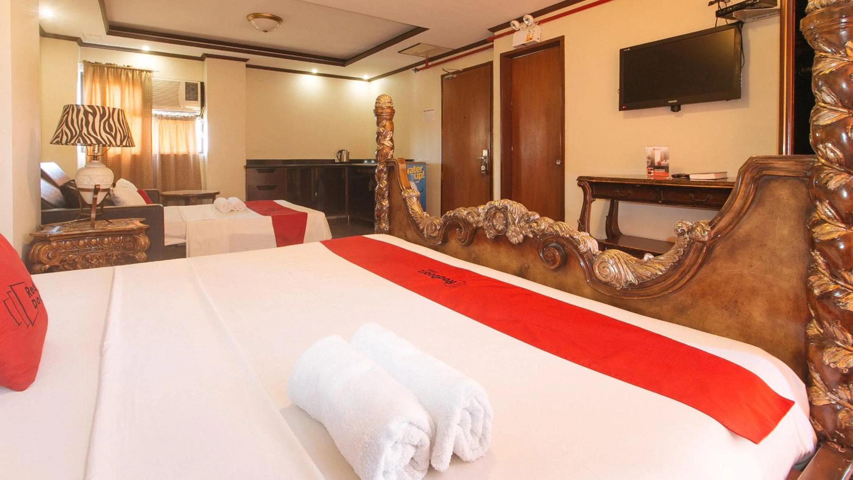 TV and multimedia in RedDoorz Plus New Era Budget Hotel Mabolo former RedDoorz near Landers Superstore Cebu City