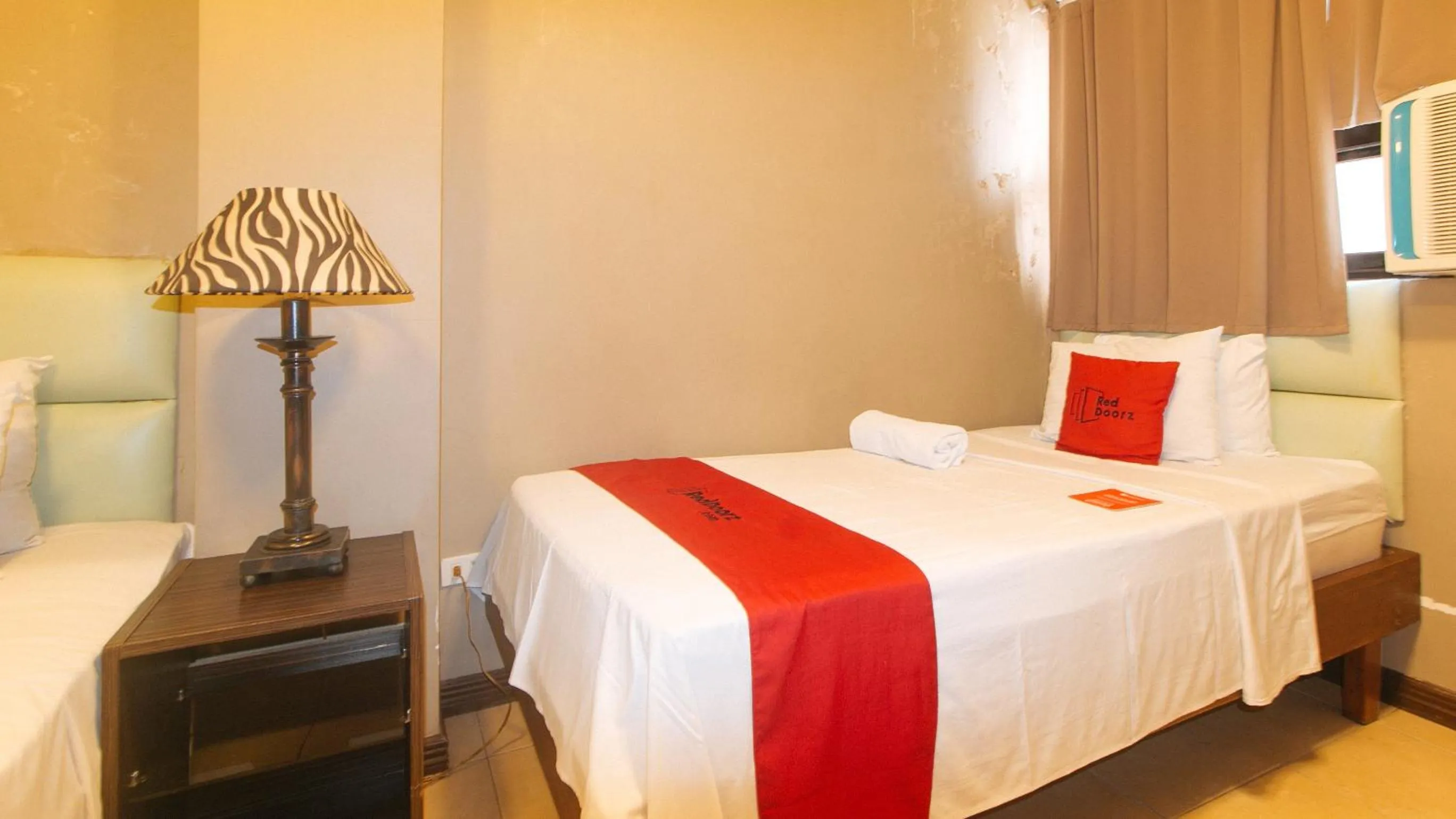 Bed in RedDoorz Plus New Era Budget Hotel Mabolo former RedDoorz near Landers Superstore Cebu City