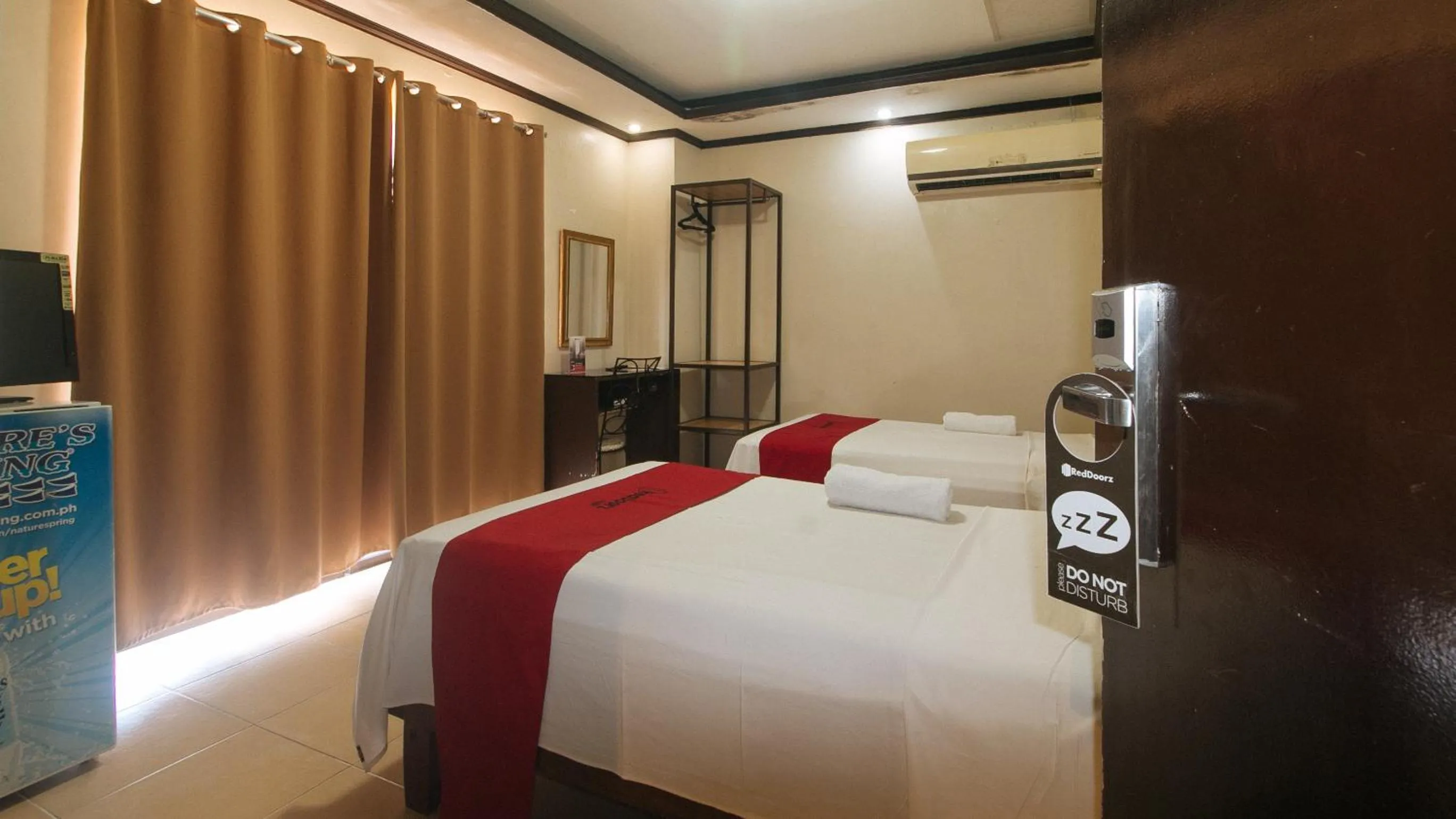Bed in RedDoorz Plus New Era Budget Hotel Mabolo former RedDoorz near Landers Superstore Cebu City