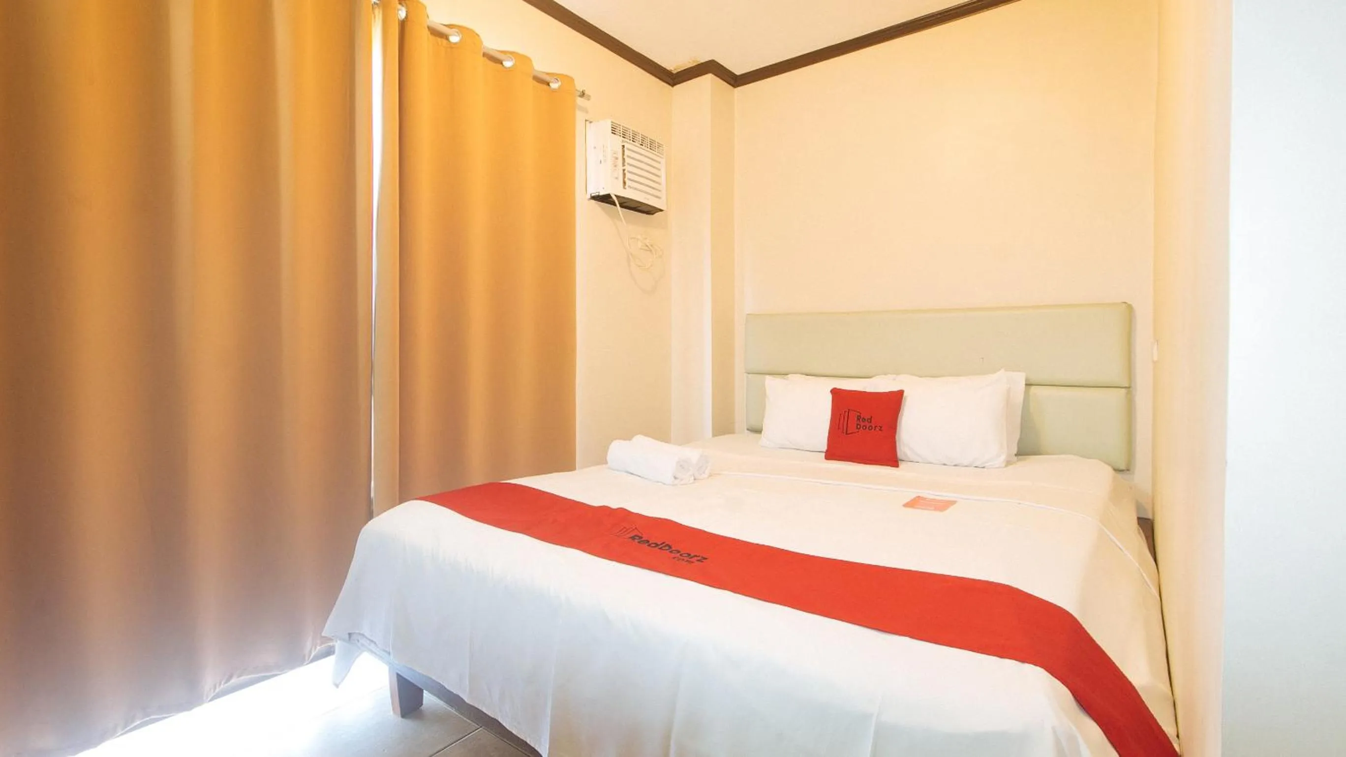 Bedroom, Bed in RedDoorz Plus New Era Budget Hotel Mabolo former RedDoorz near Landers Superstore Cebu City