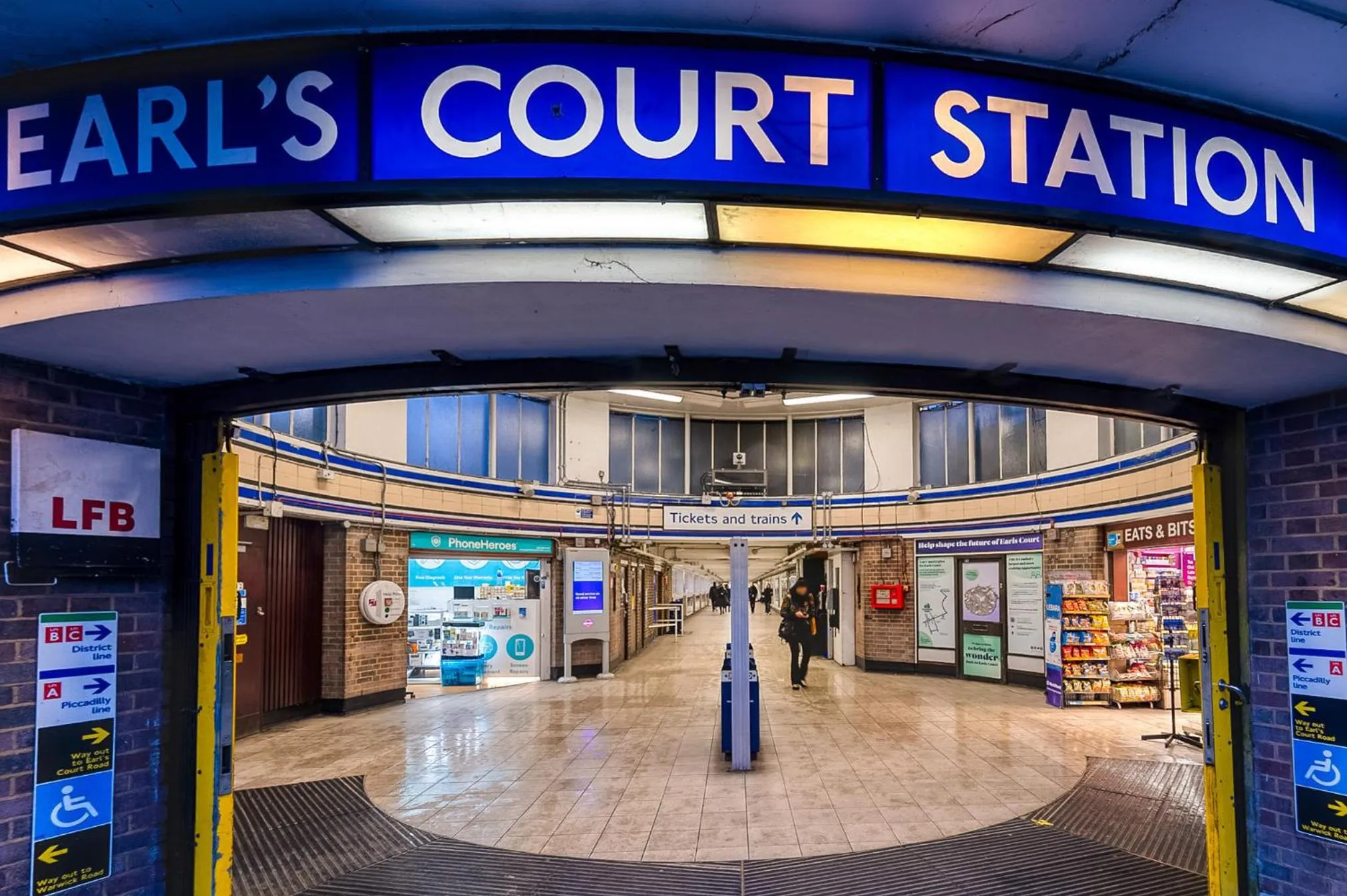 People in Kensington Rooms - Warwick Road