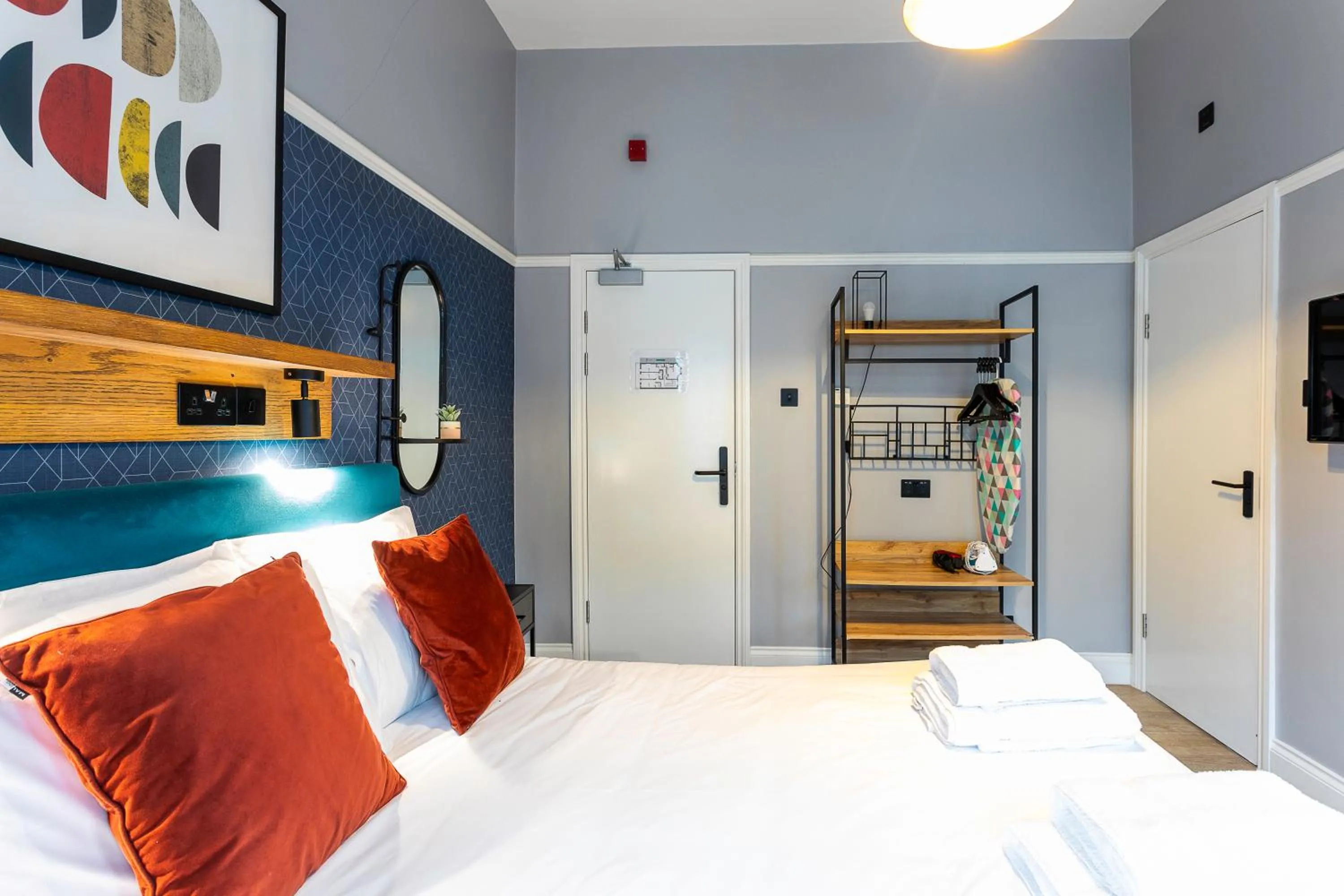 Bed in Kensington Rooms - Warwick Road