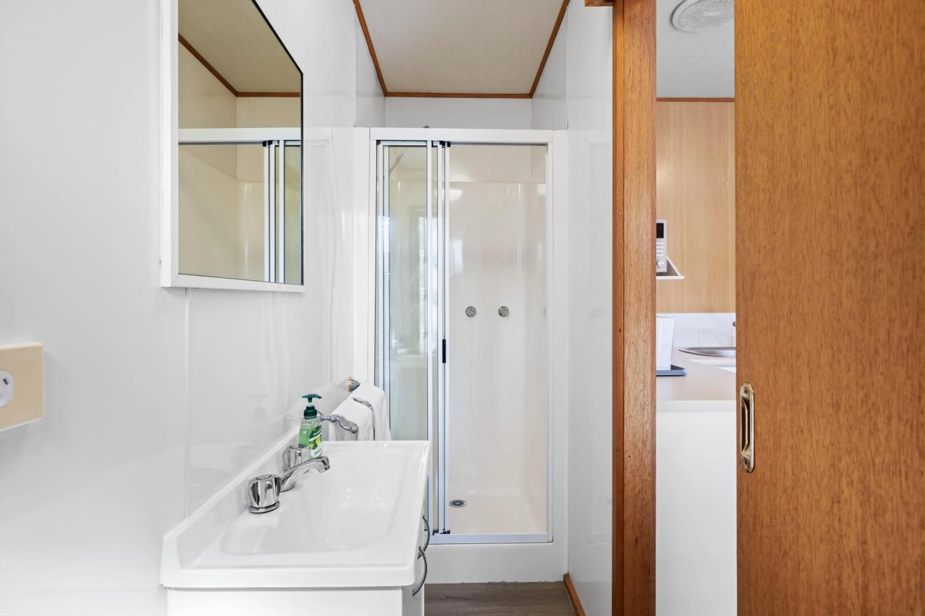 Shower in Albury Gardens Tourist Park