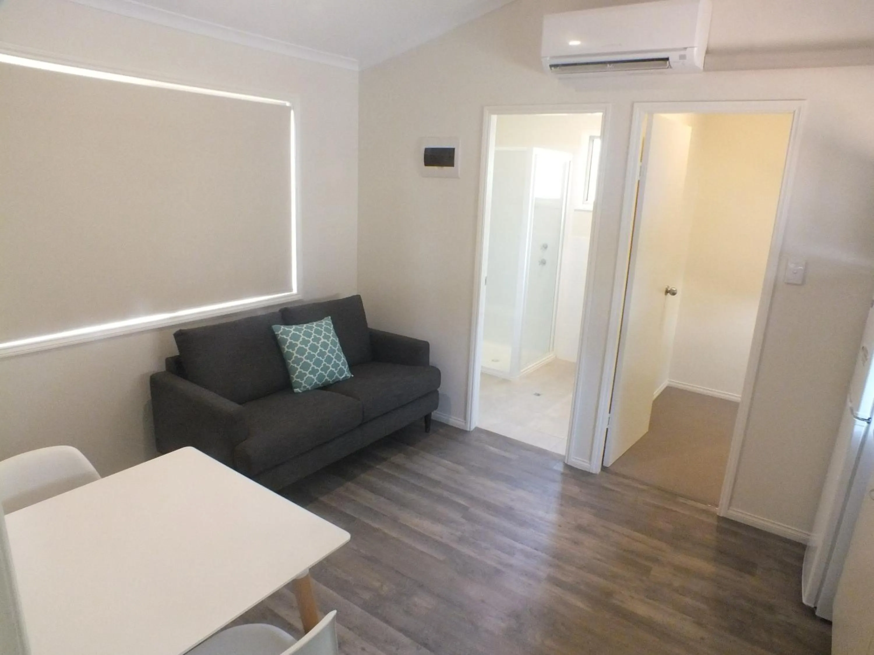 Living room in Albury Gardens Tourist Park