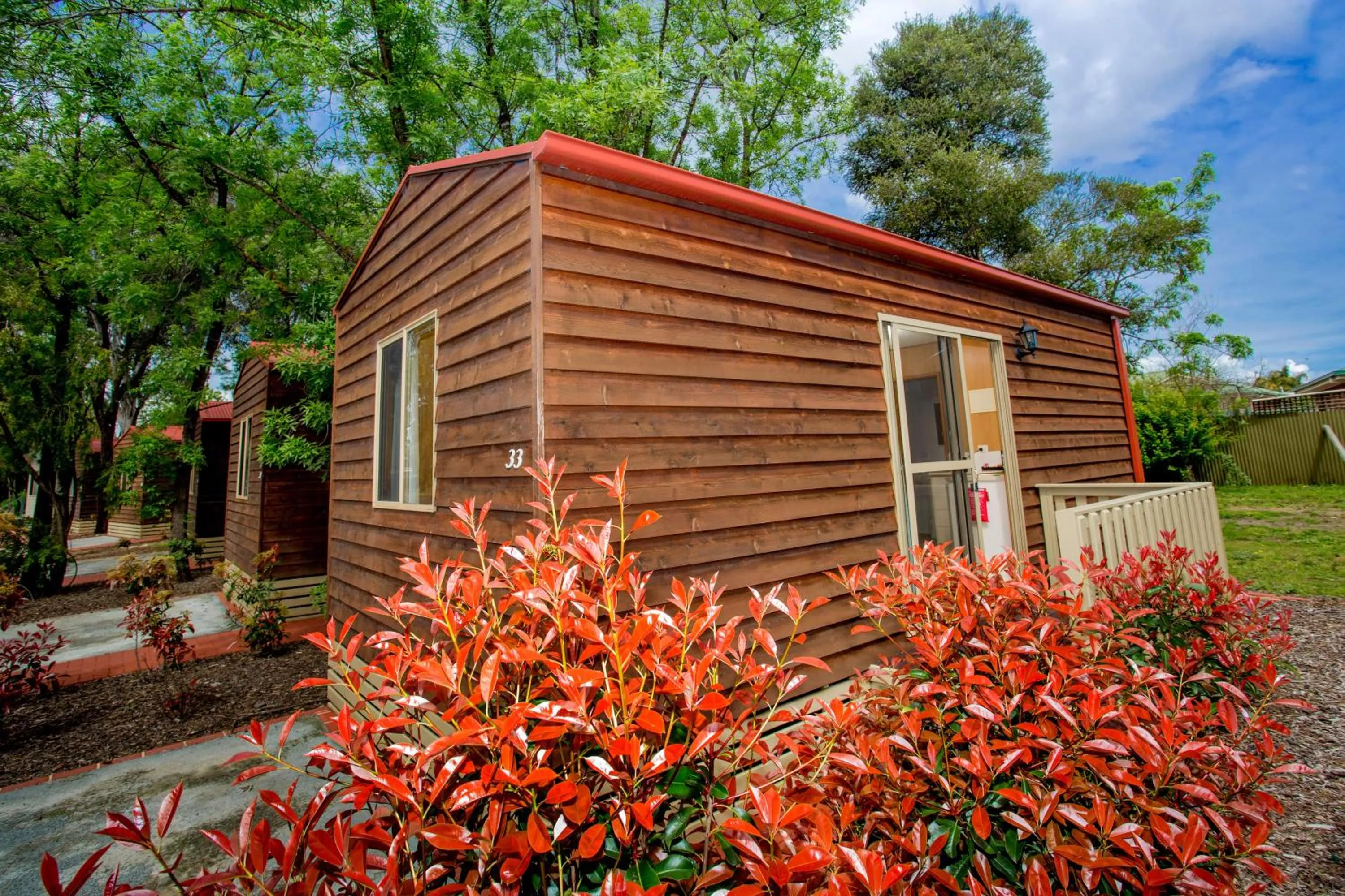 Property building in Albury Gardens Tourist Park