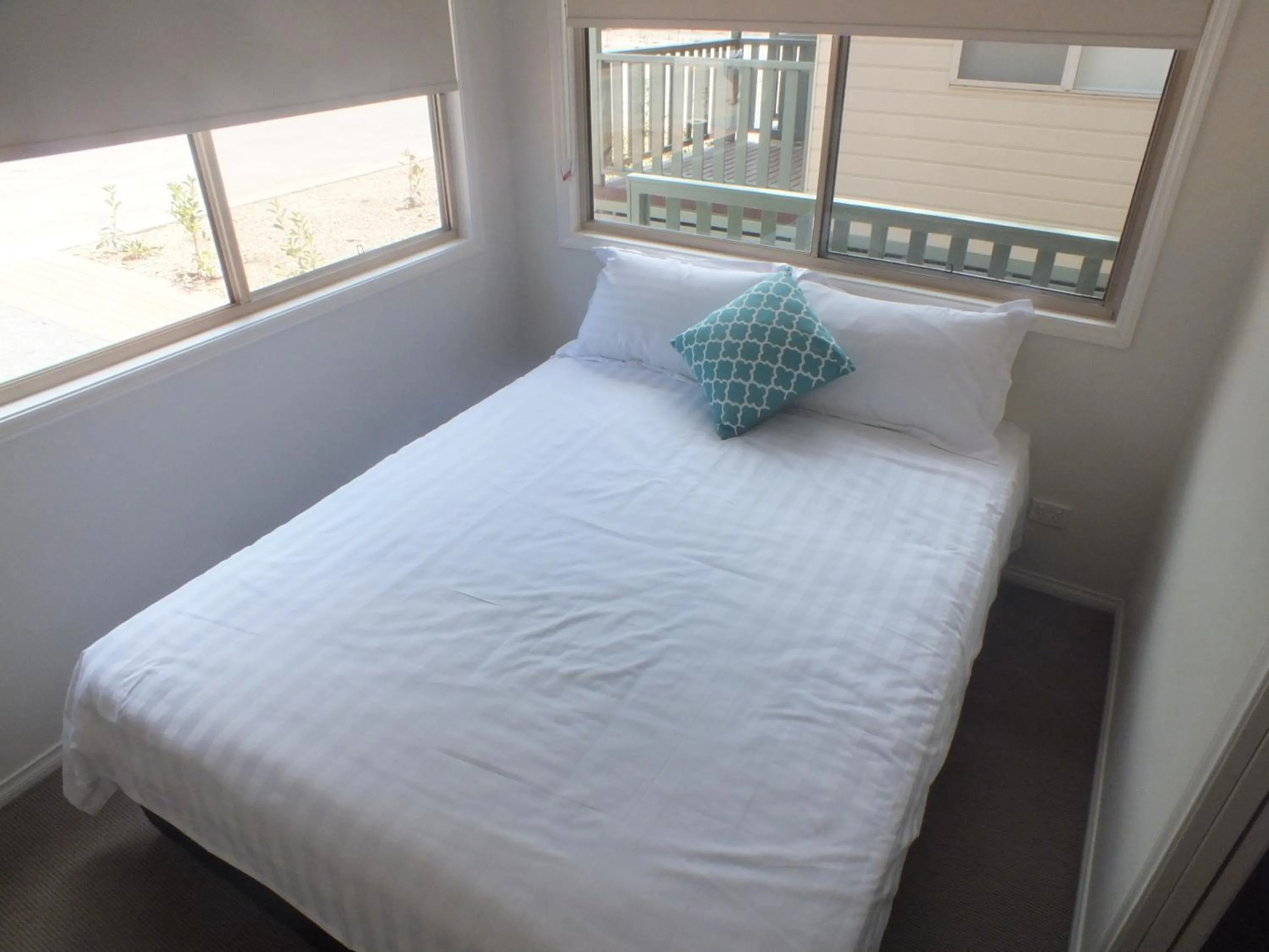 Bedroom, Bed in Albury Gardens Tourist Park