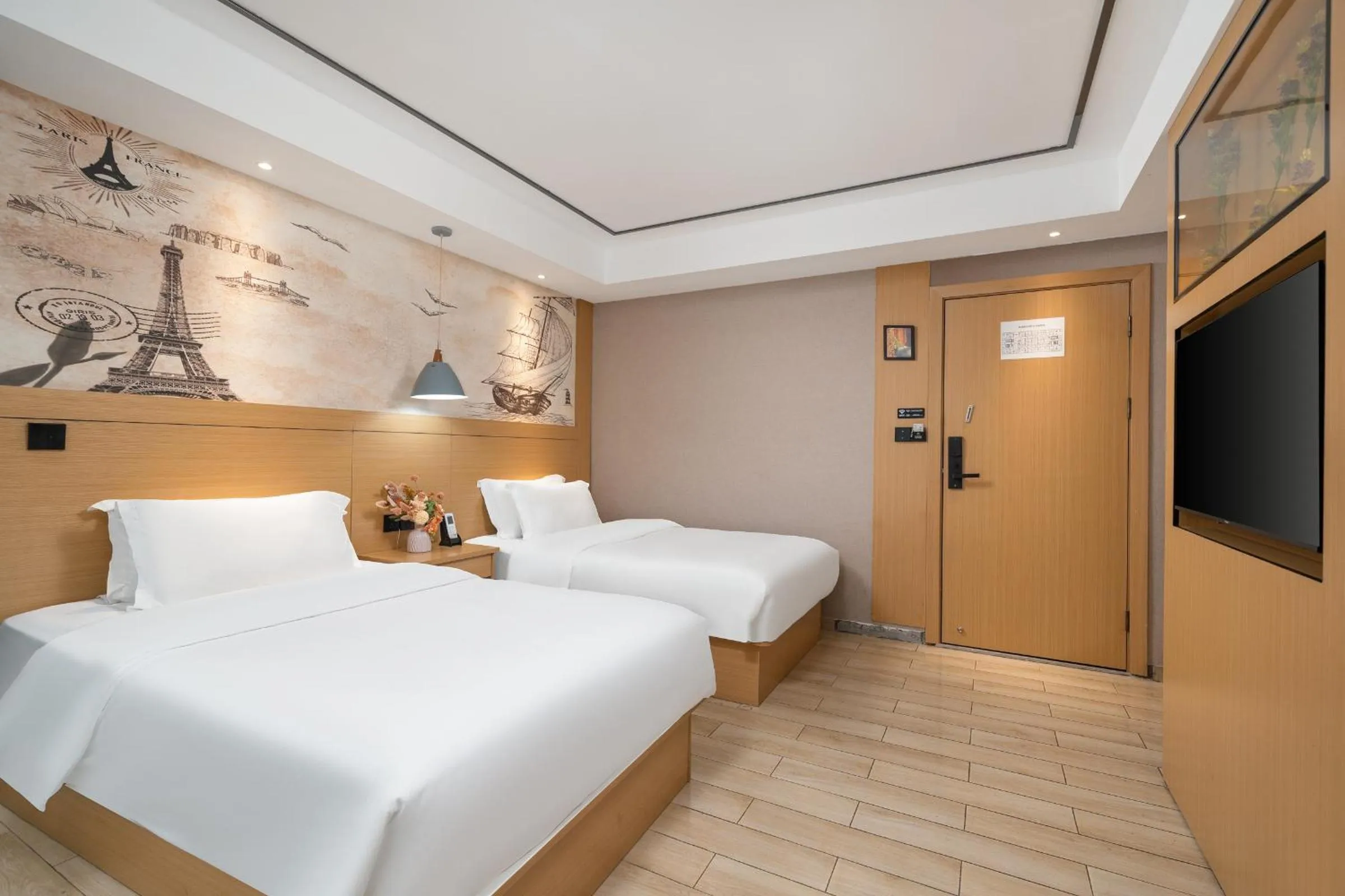 Bed in Yi Nuo Hotel Guangzhou