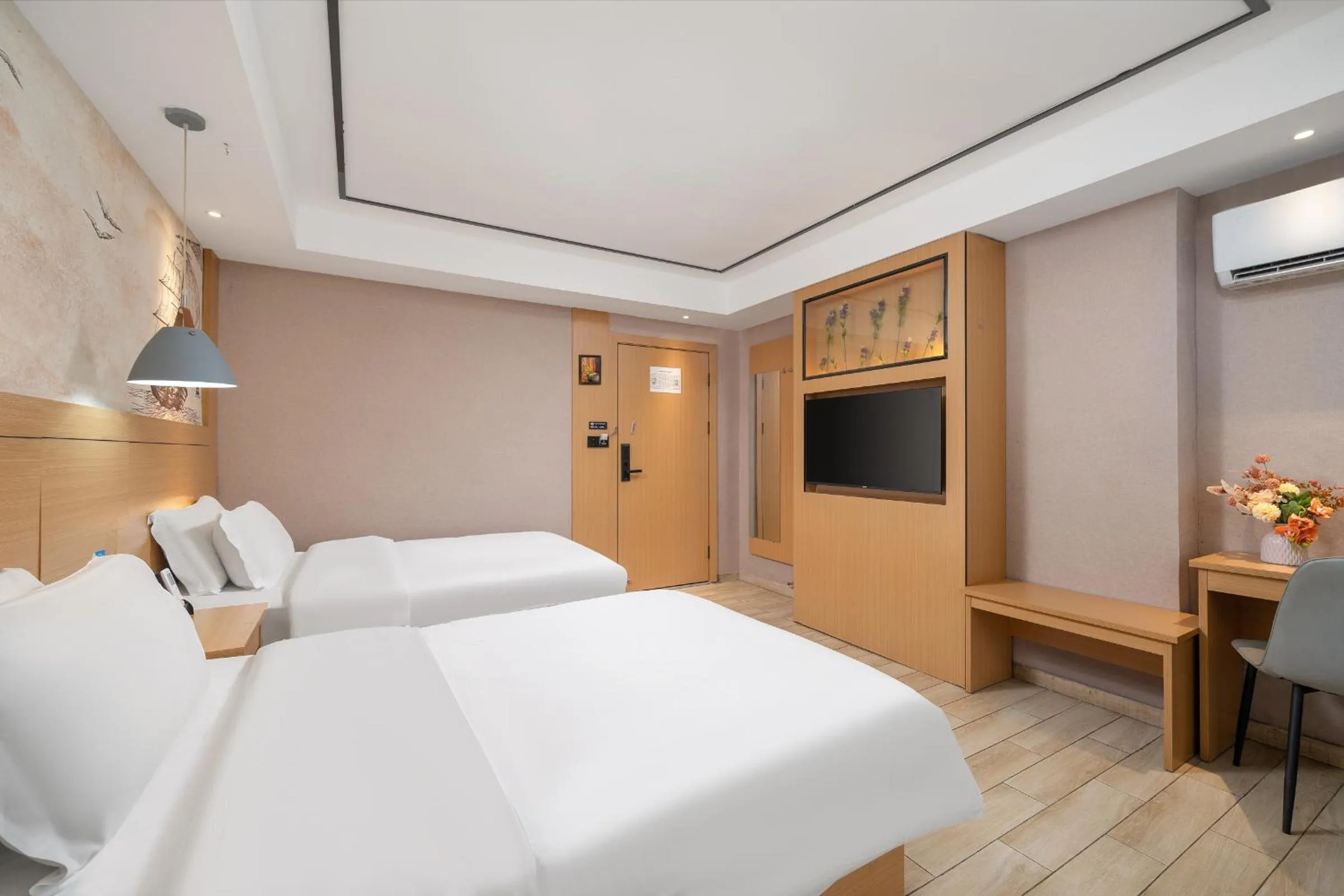 Bed in Yi Nuo Hotel Guangzhou