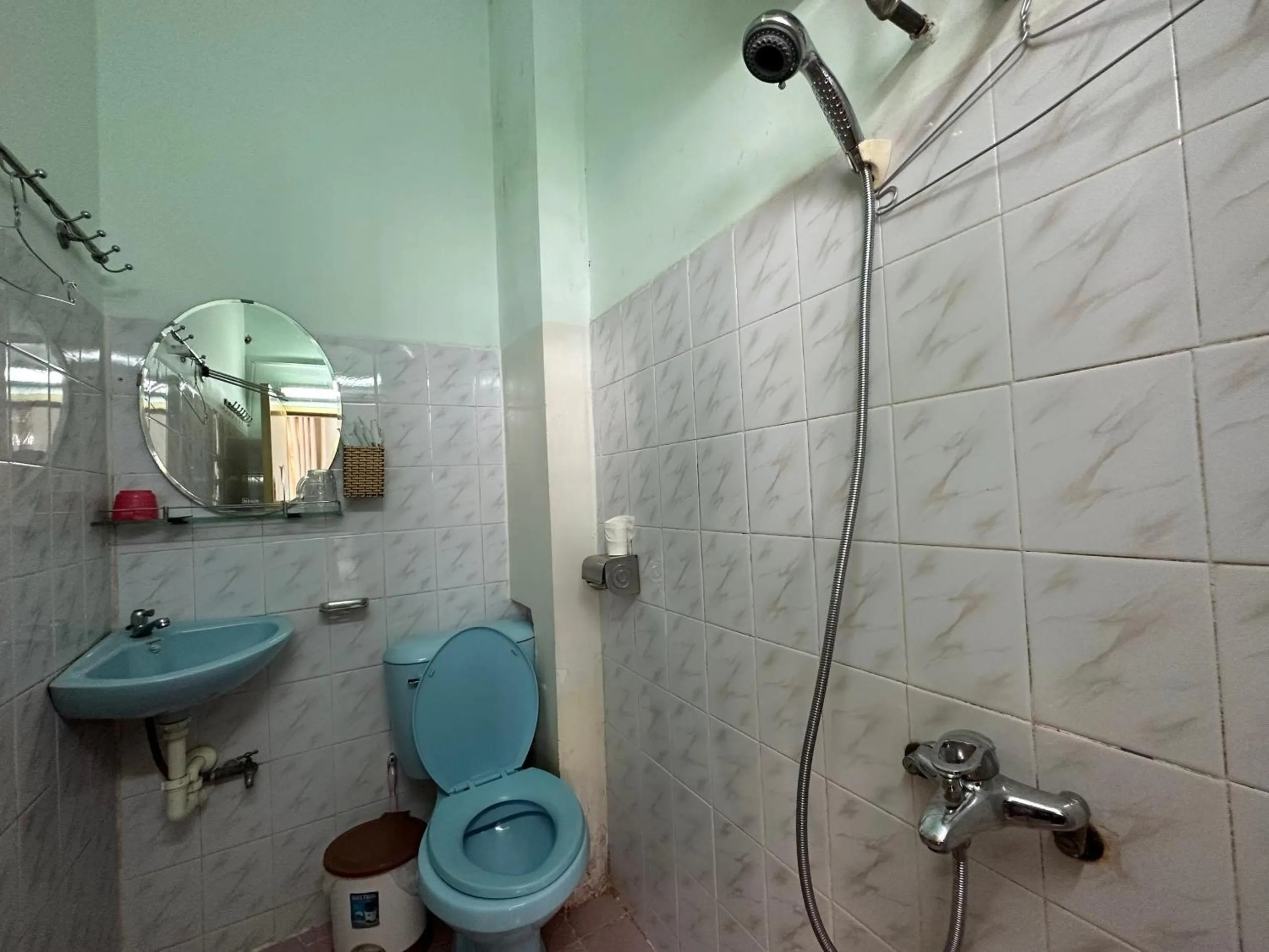 Bathroom in OYO 1206 Toan Thang Homestay