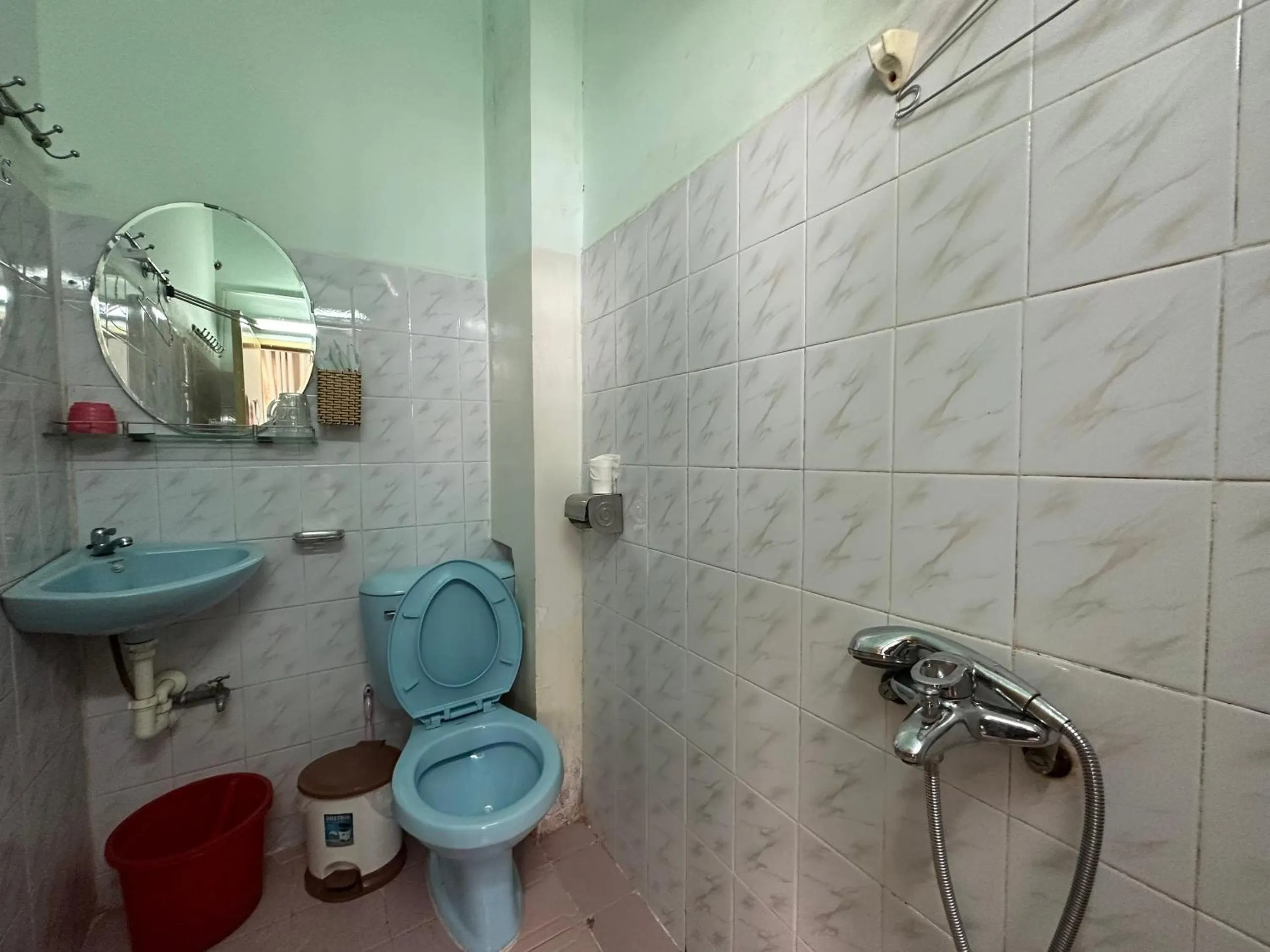 Bathroom in OYO 1206 Toan Thang Homestay