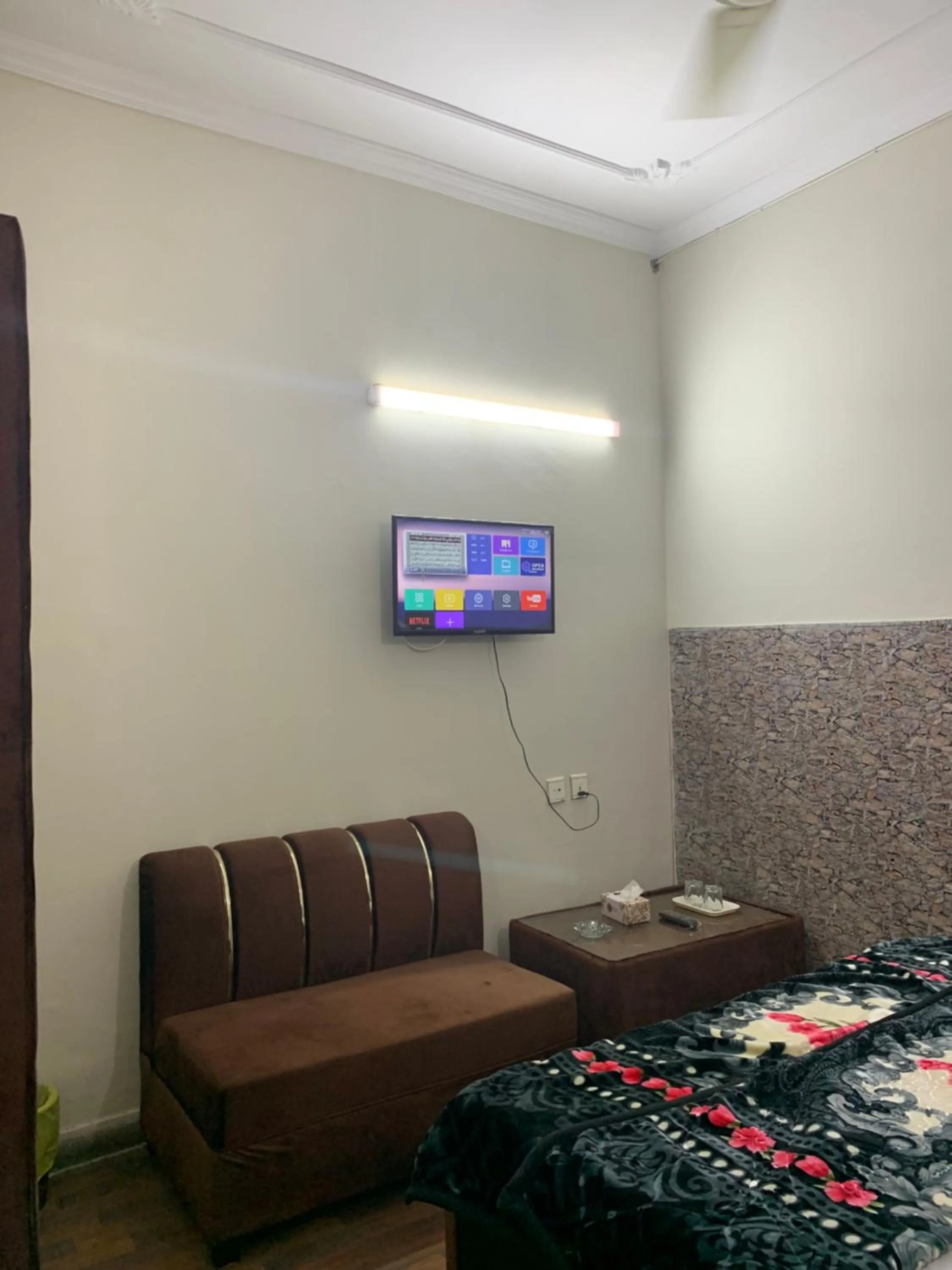 TV and multimedia in Eden Plus Executive Hotel