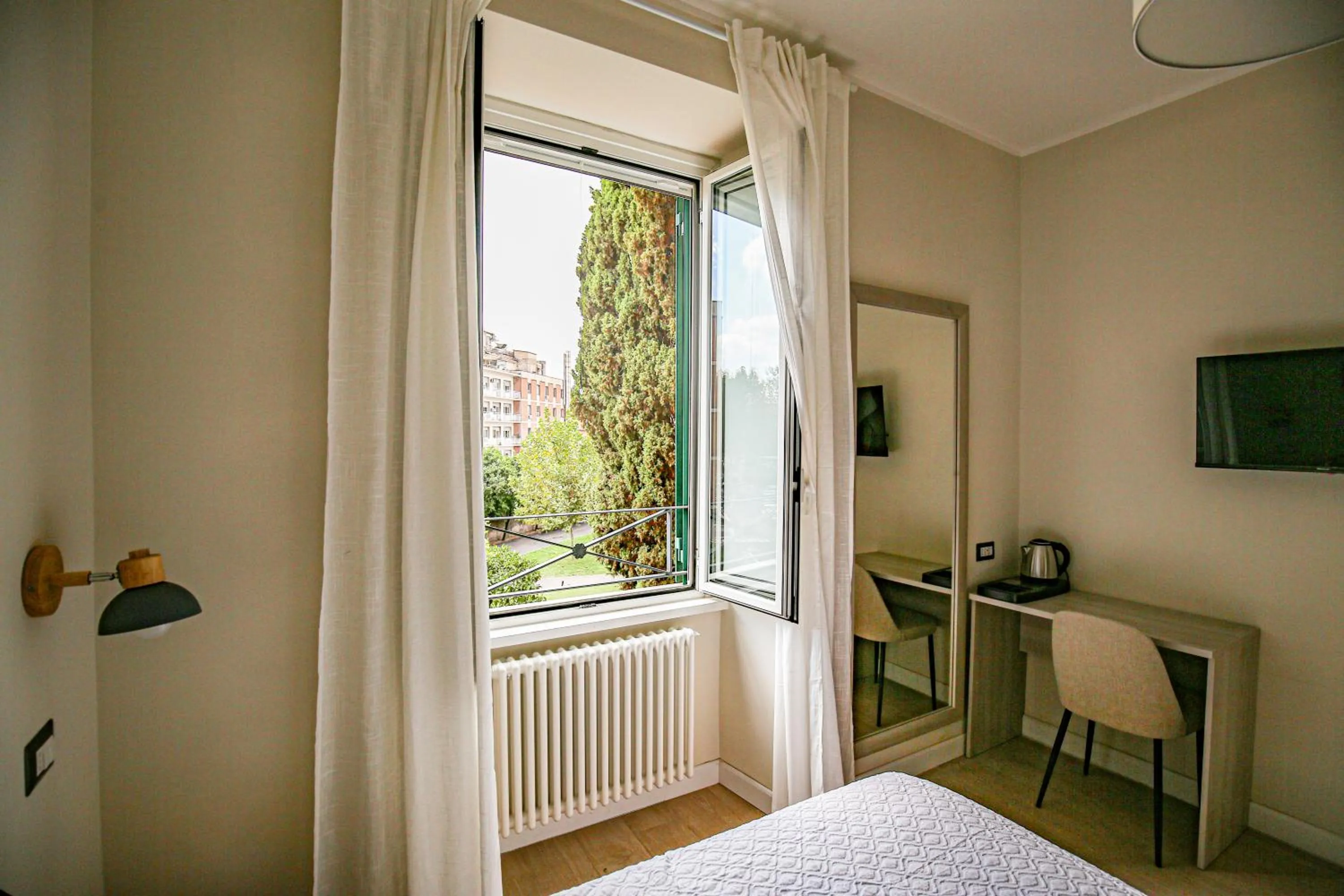 Photo of the whole room, Bed in Colosseum Maison