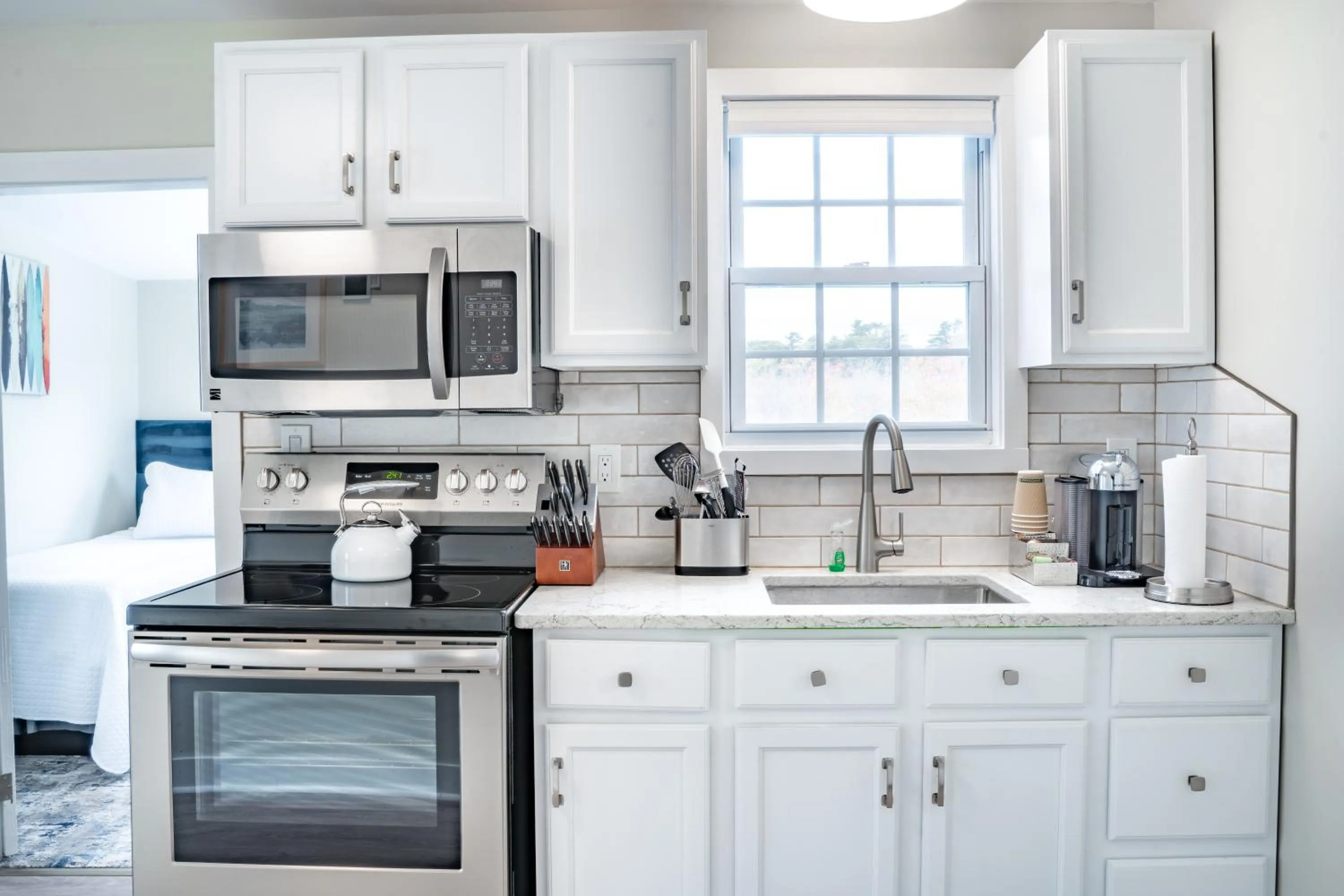 Kitchen or kitchenette in 935 Ocean, a Beachside Inn