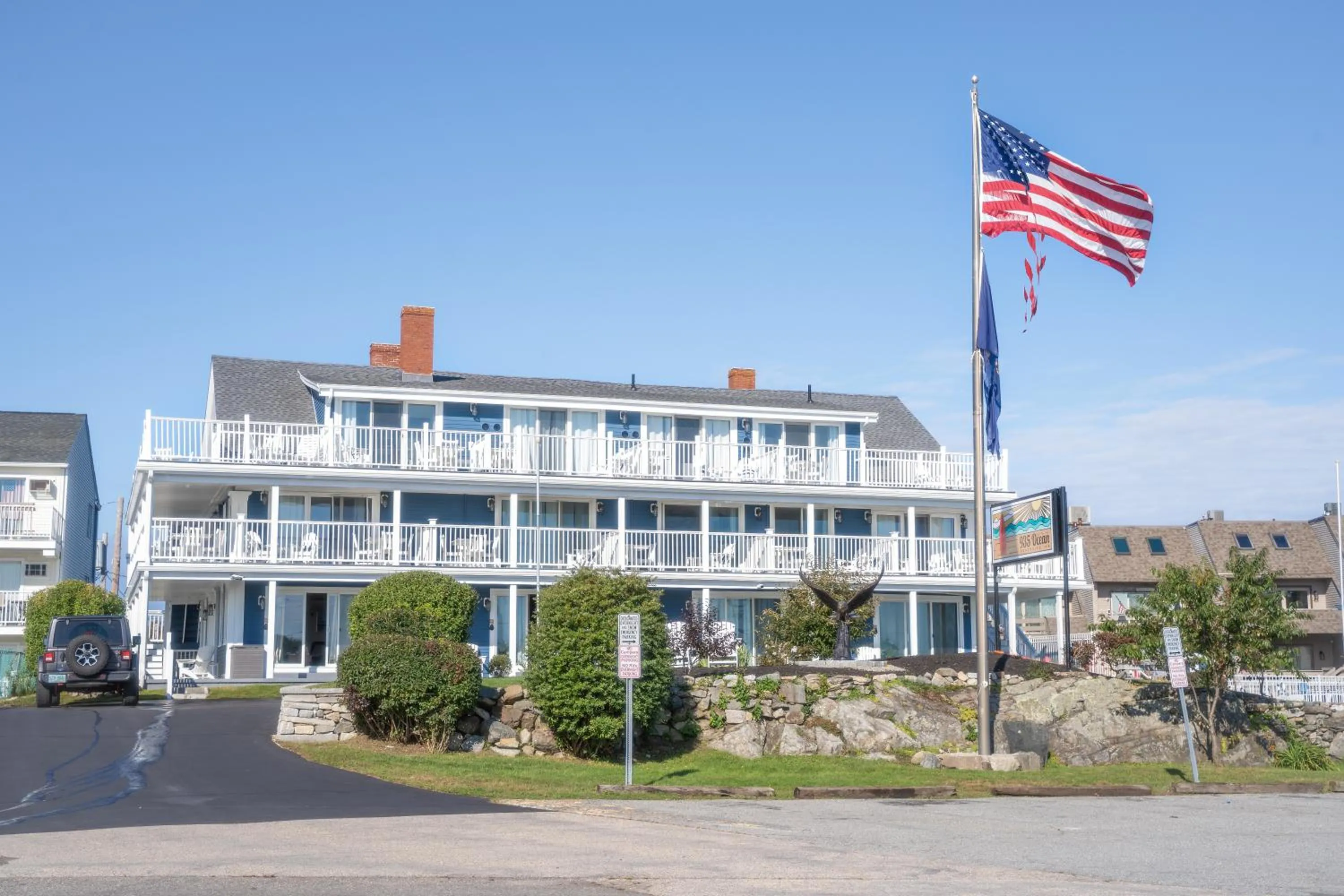 Property building in 935 Ocean, a Beachside Inn