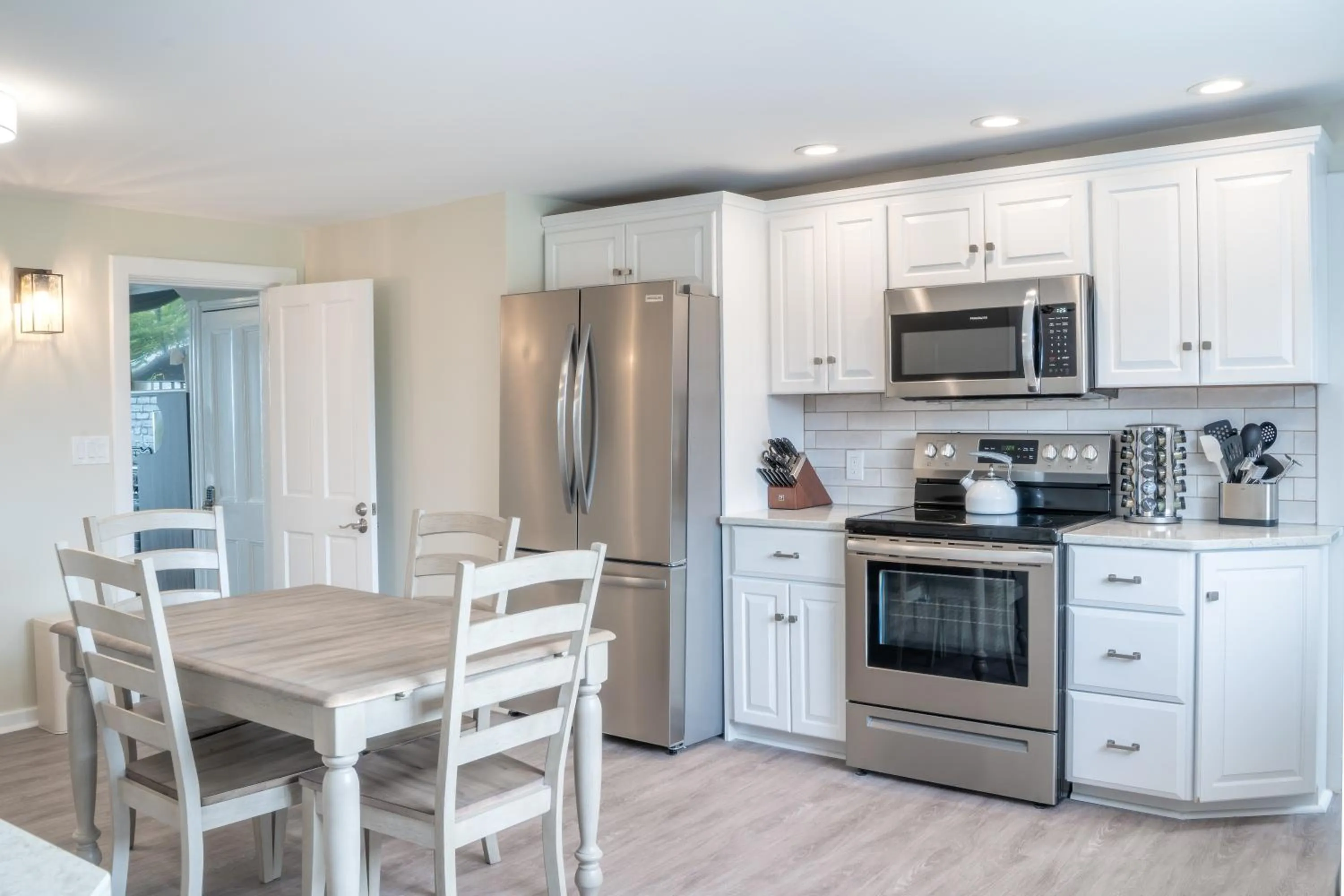 Kitchen or kitchenette in 935 Ocean, a Beachside Inn
