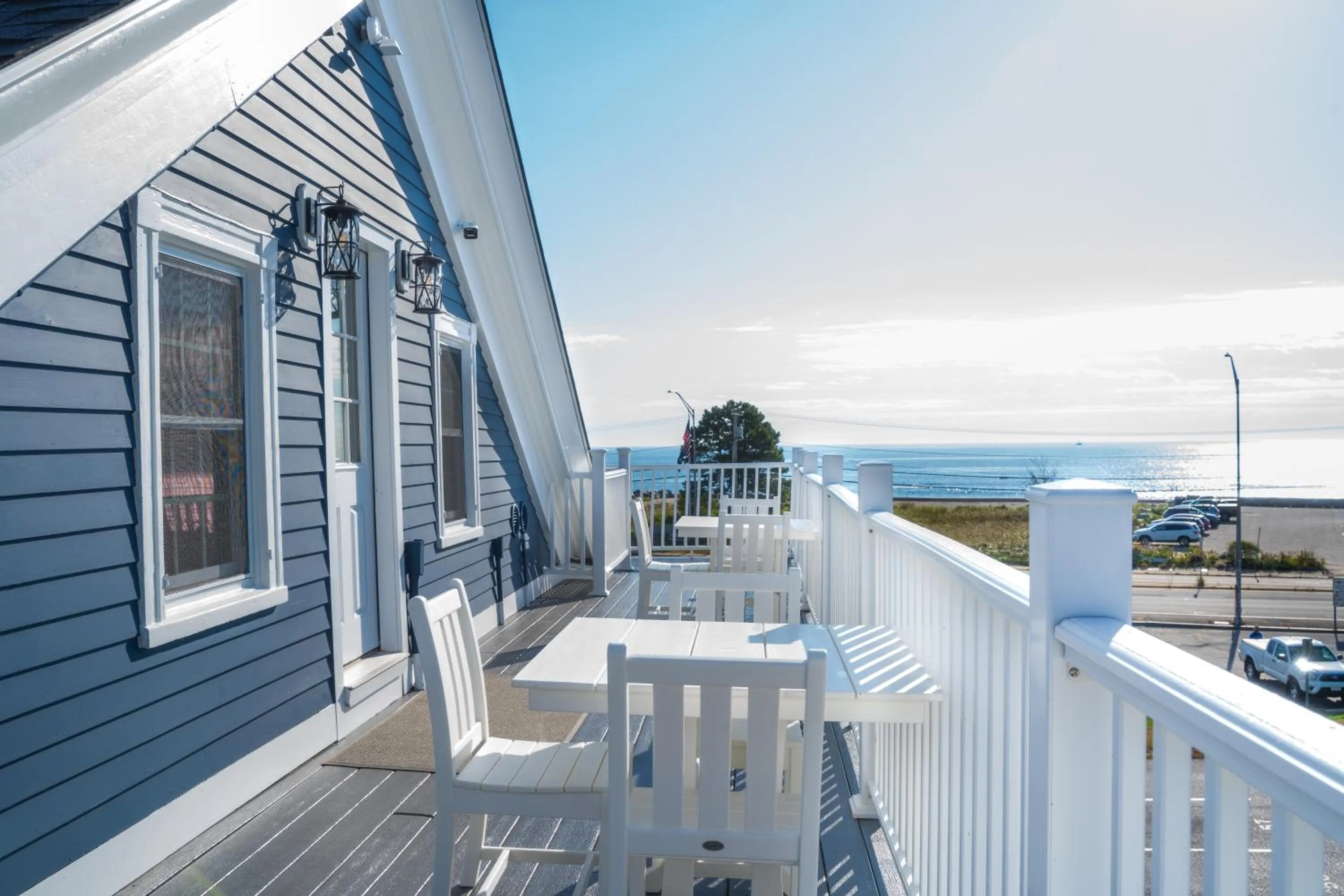 Property building in 935 Ocean, a Beachside Inn