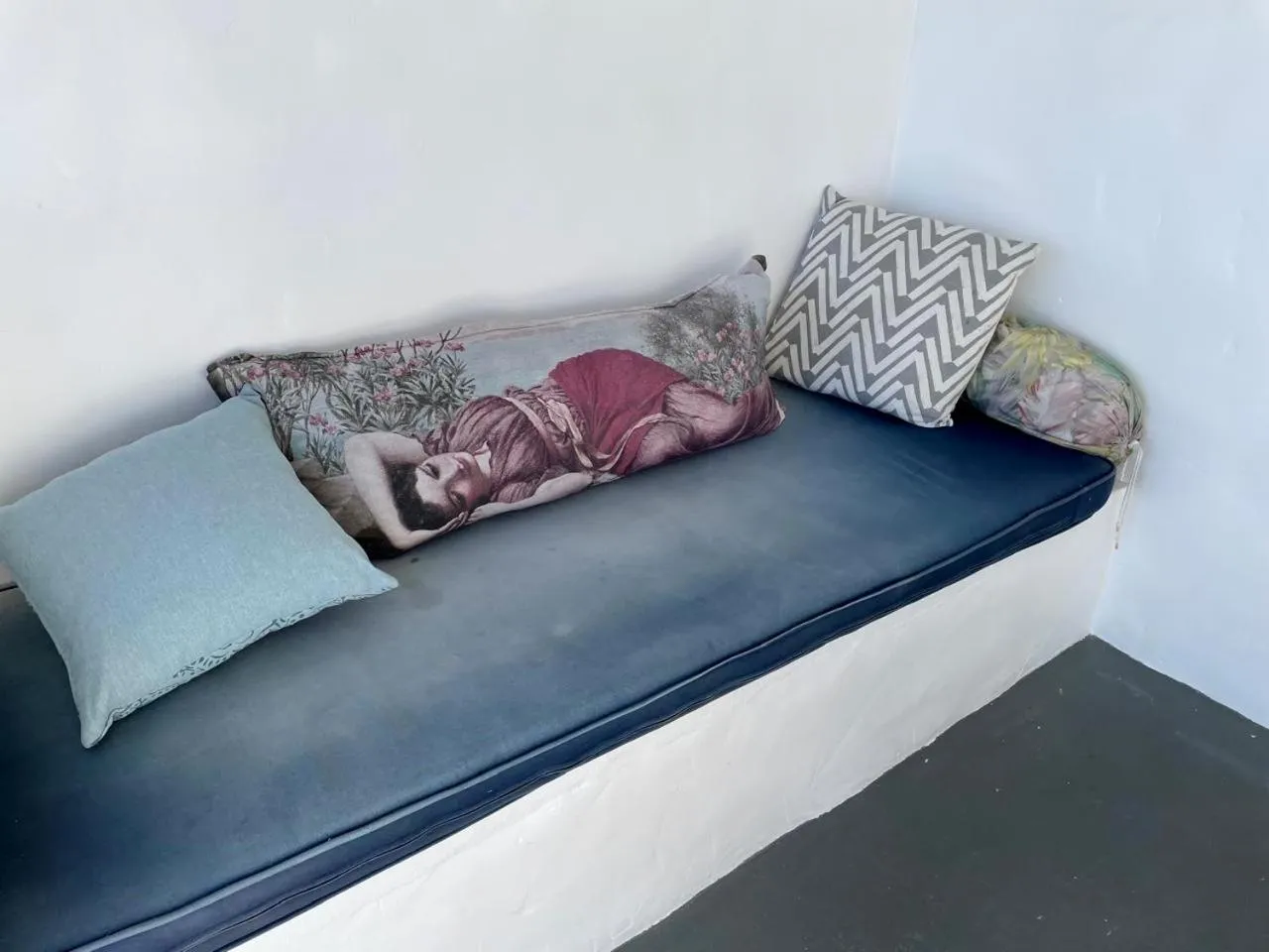 Property building, Bed in Paternoster Manor