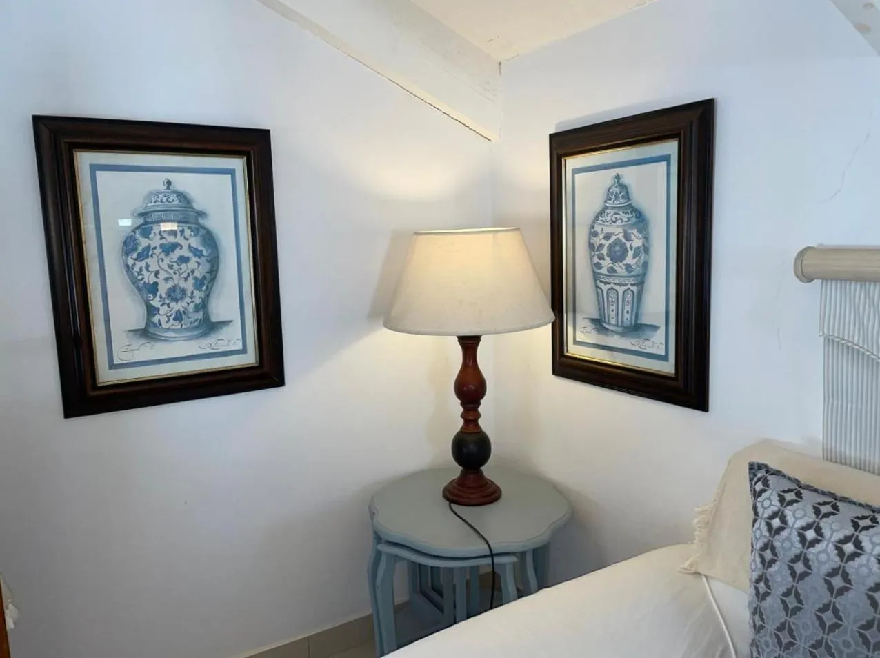 Decorative detail, Bed in Paternoster Manor