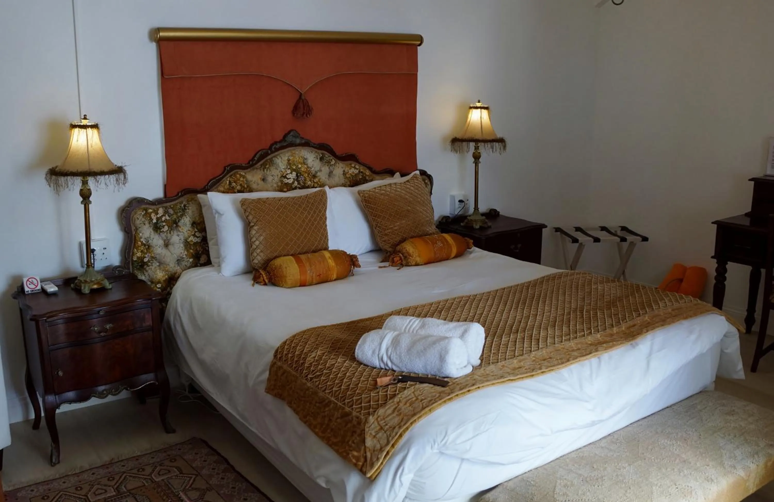 Bed in Paternoster Manor