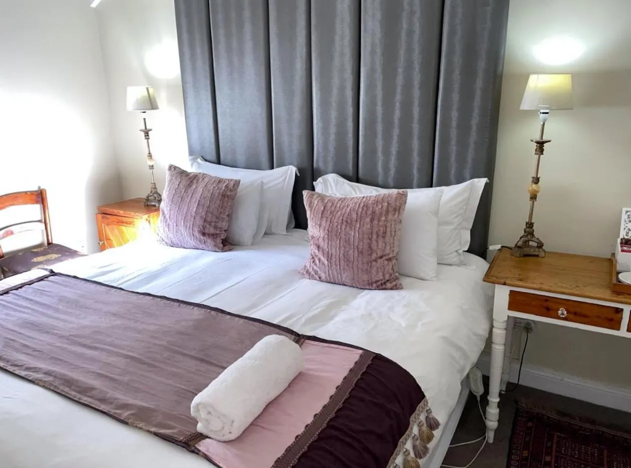 Bed in Paternoster Manor