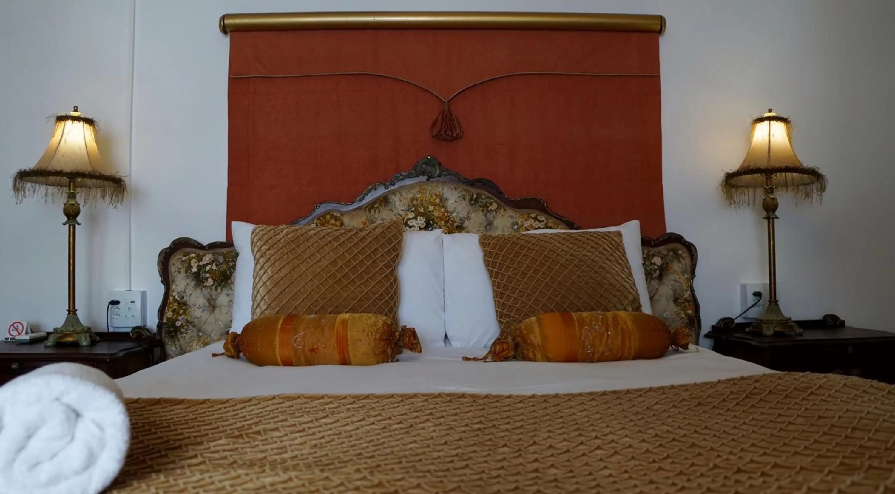 Bed in Paternoster Manor