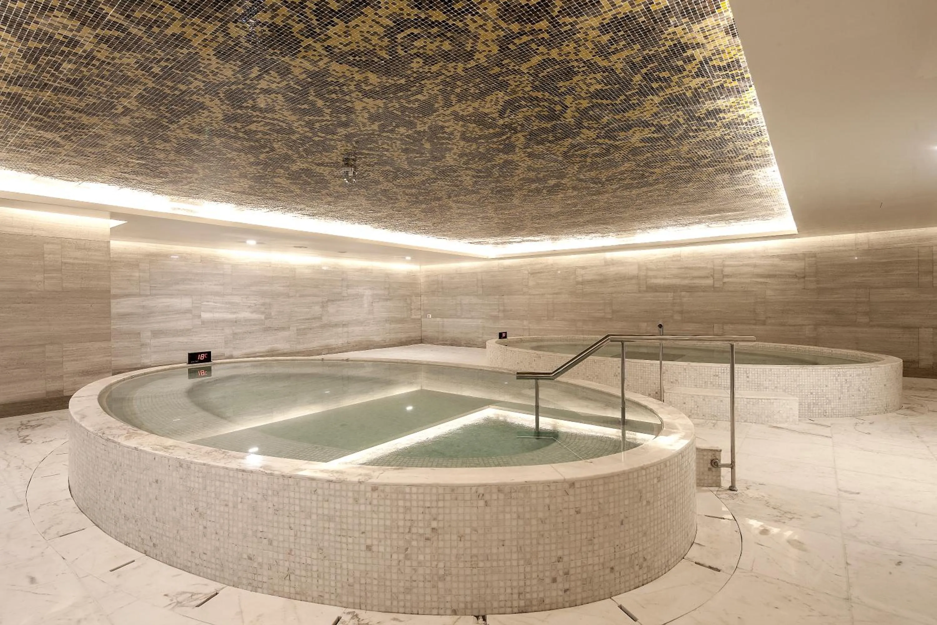 Hot Tub in Lotte Hotel Hanoi