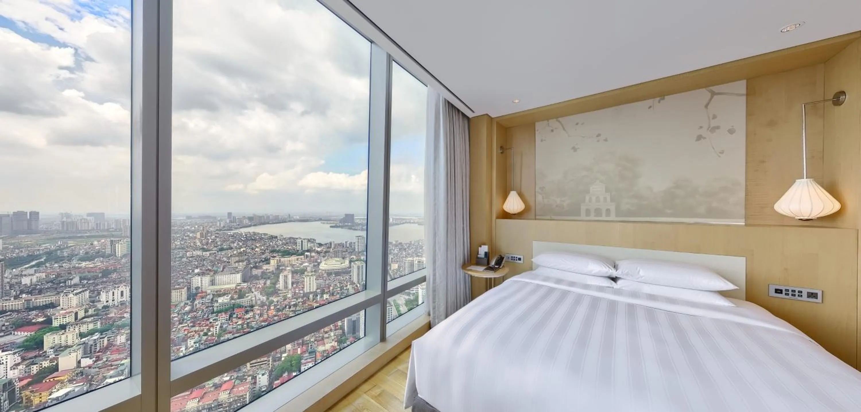 Bedroom, Bed in Lotte Hotel Hanoi