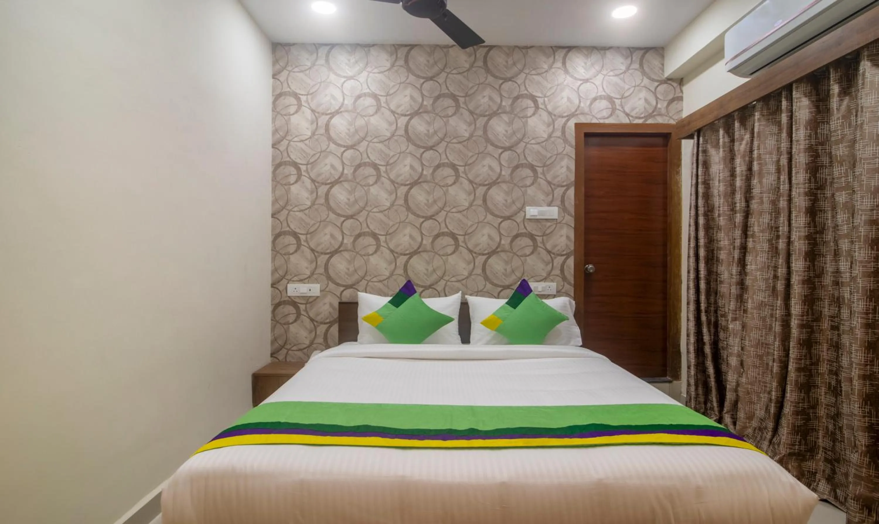 Bed in Treebo Navya The Park