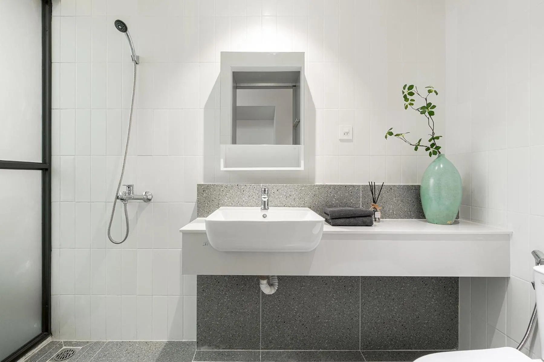 Shower in M Village Living Hoàng Văn Thụ