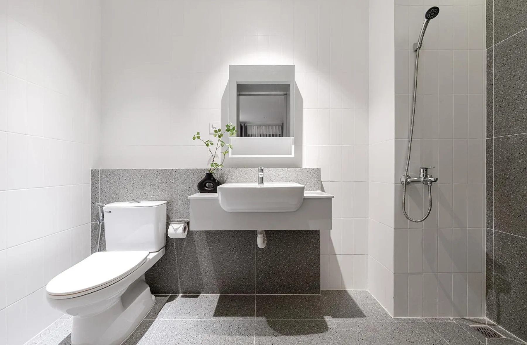 Shower in M Village Living Hoàng Văn Thụ