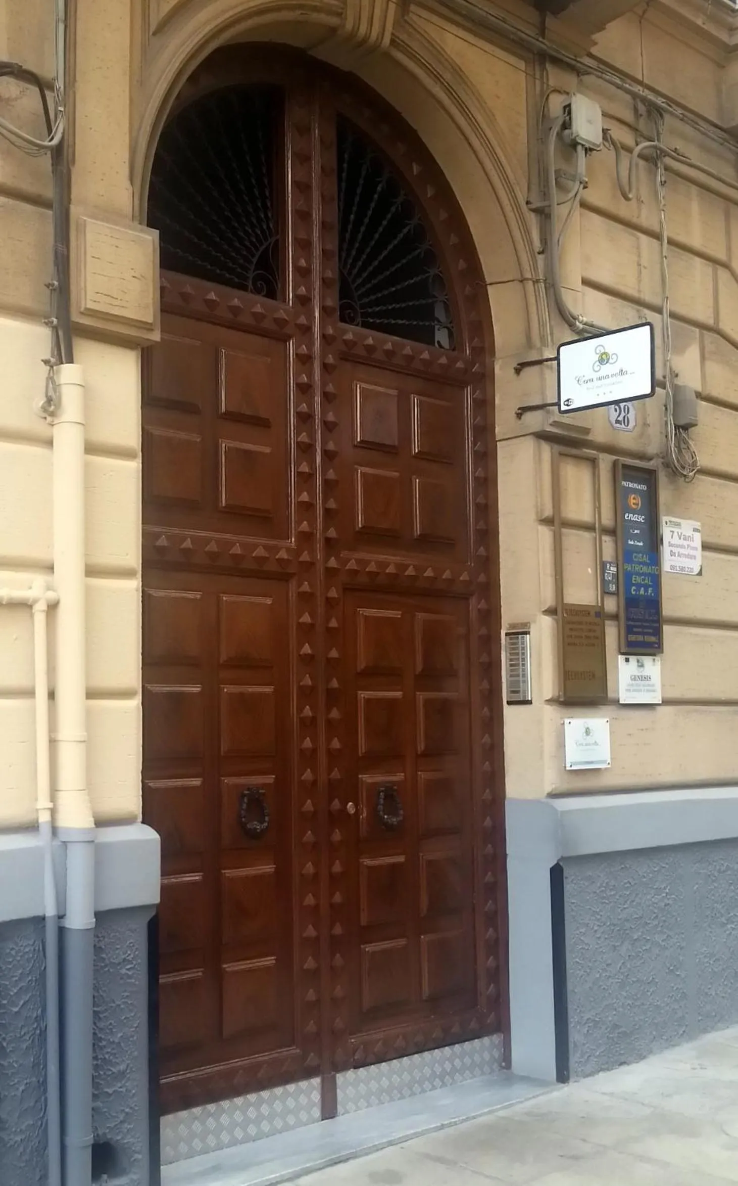 Facade/entrance in C'era Una Volta