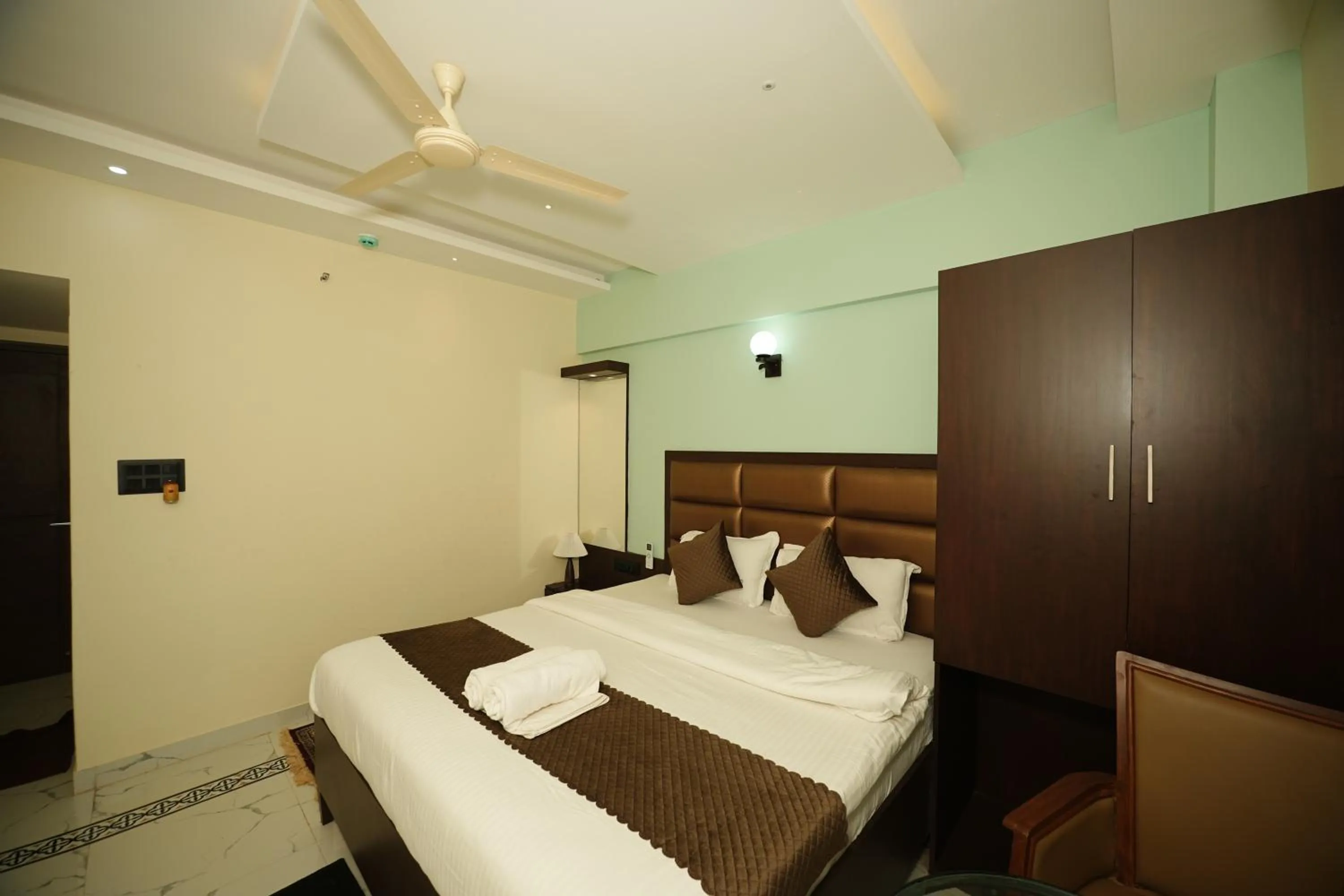 Bedroom, Bed in Saikiran Hotel